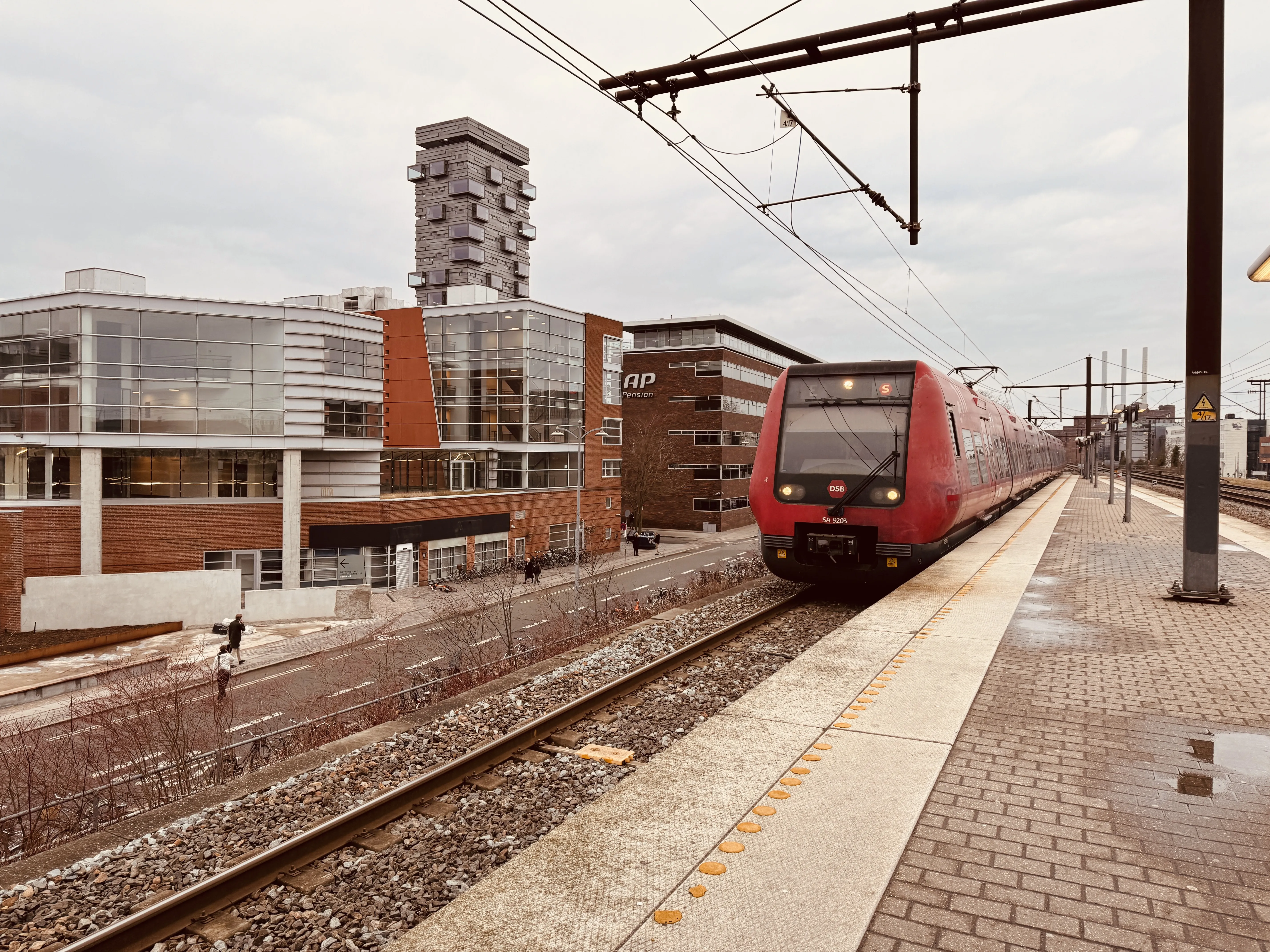 Billede af DSB SA 8203 fotograferet ud for Nordhavn S-togstrinbræt.