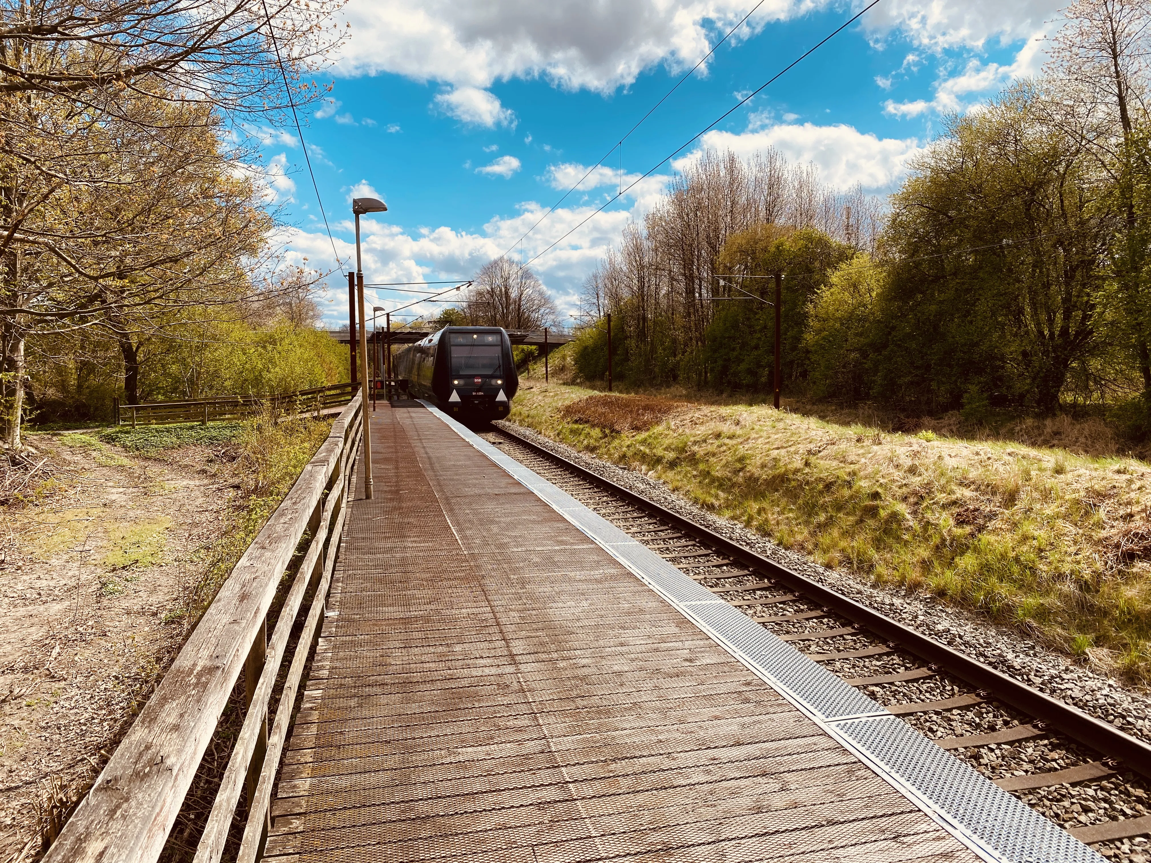 Billede af DSB SA 8204 fotograferet ud for Høvelte S-togstrinbræt.