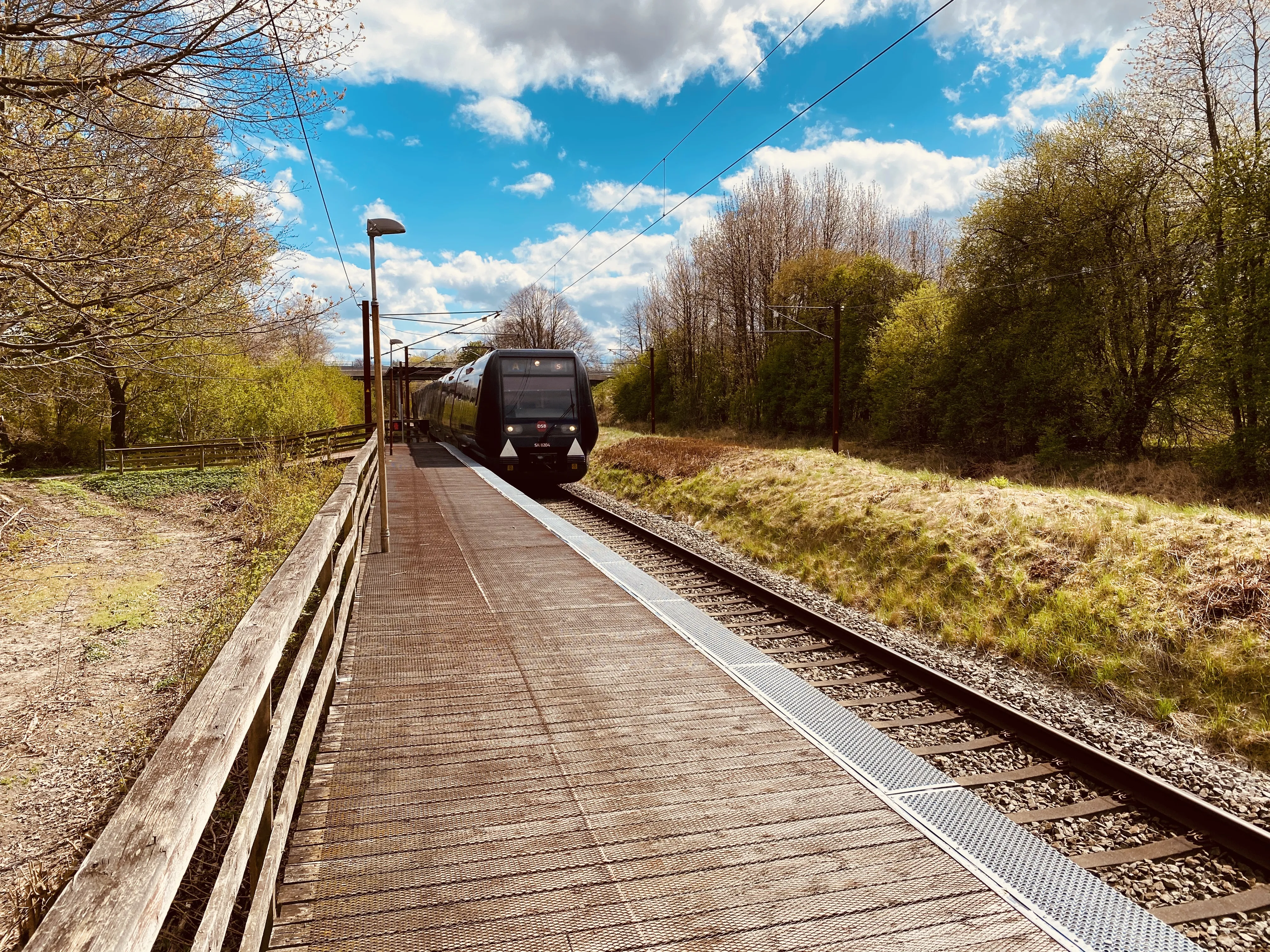 Billede af DSB SA 8204 fotograferet ud for Høvelte S-togstrinbræt.