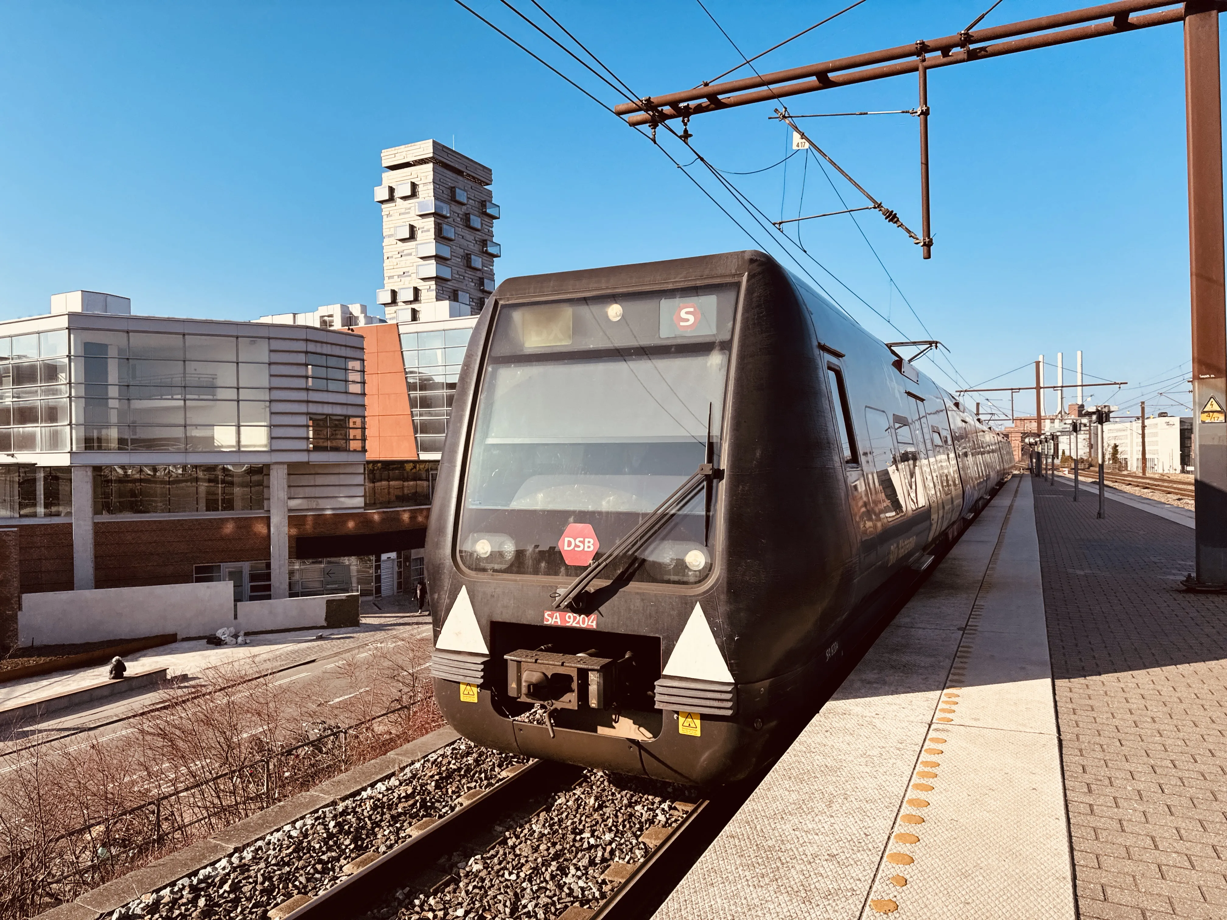 Billede af DSB SA 8204 fotograferet ud for Nordhavn S-togstrinbræt.