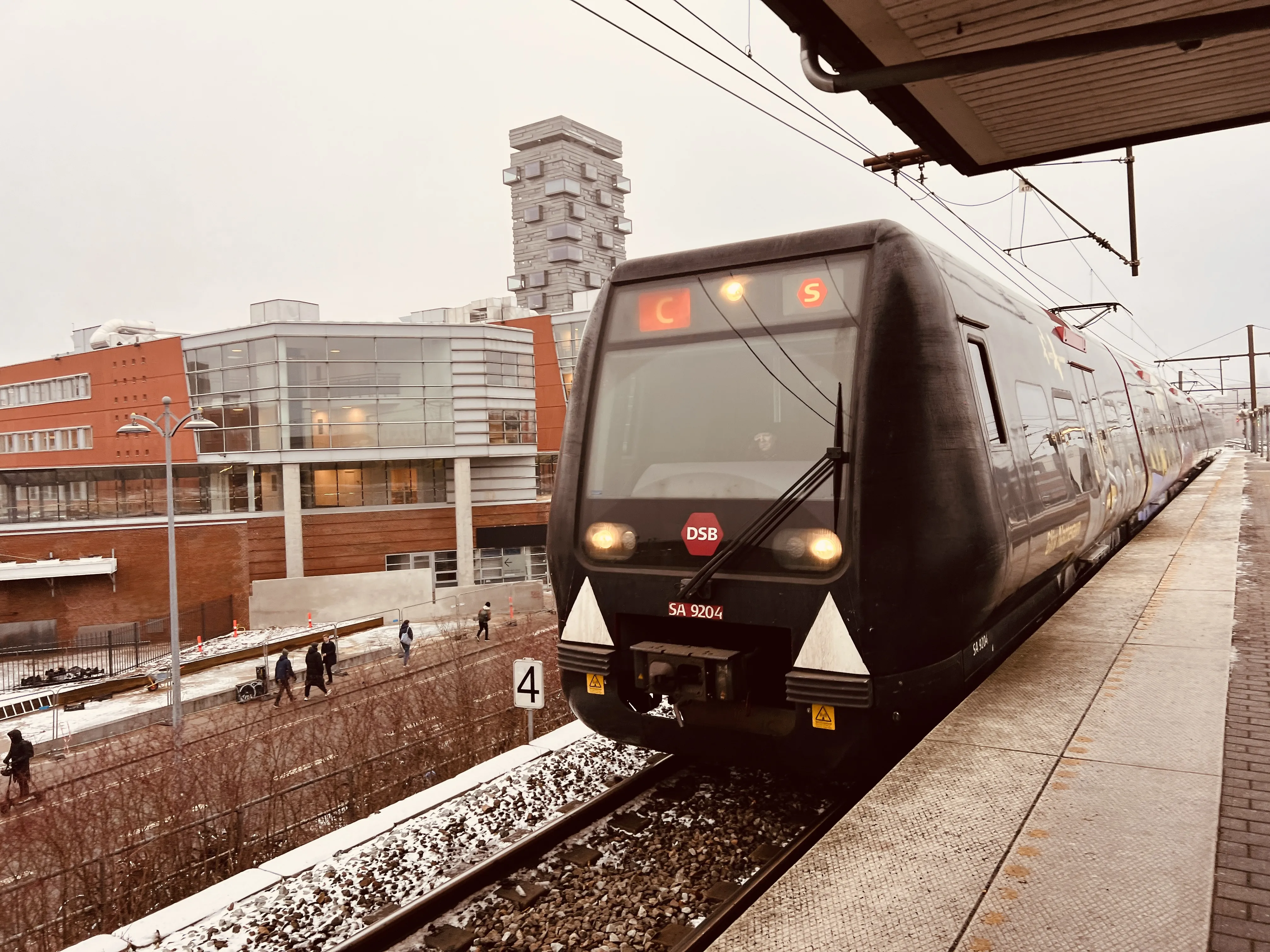 Billede af DSB SA 8204 fotograferet ud for Nordhavn S-togstrinbræt.