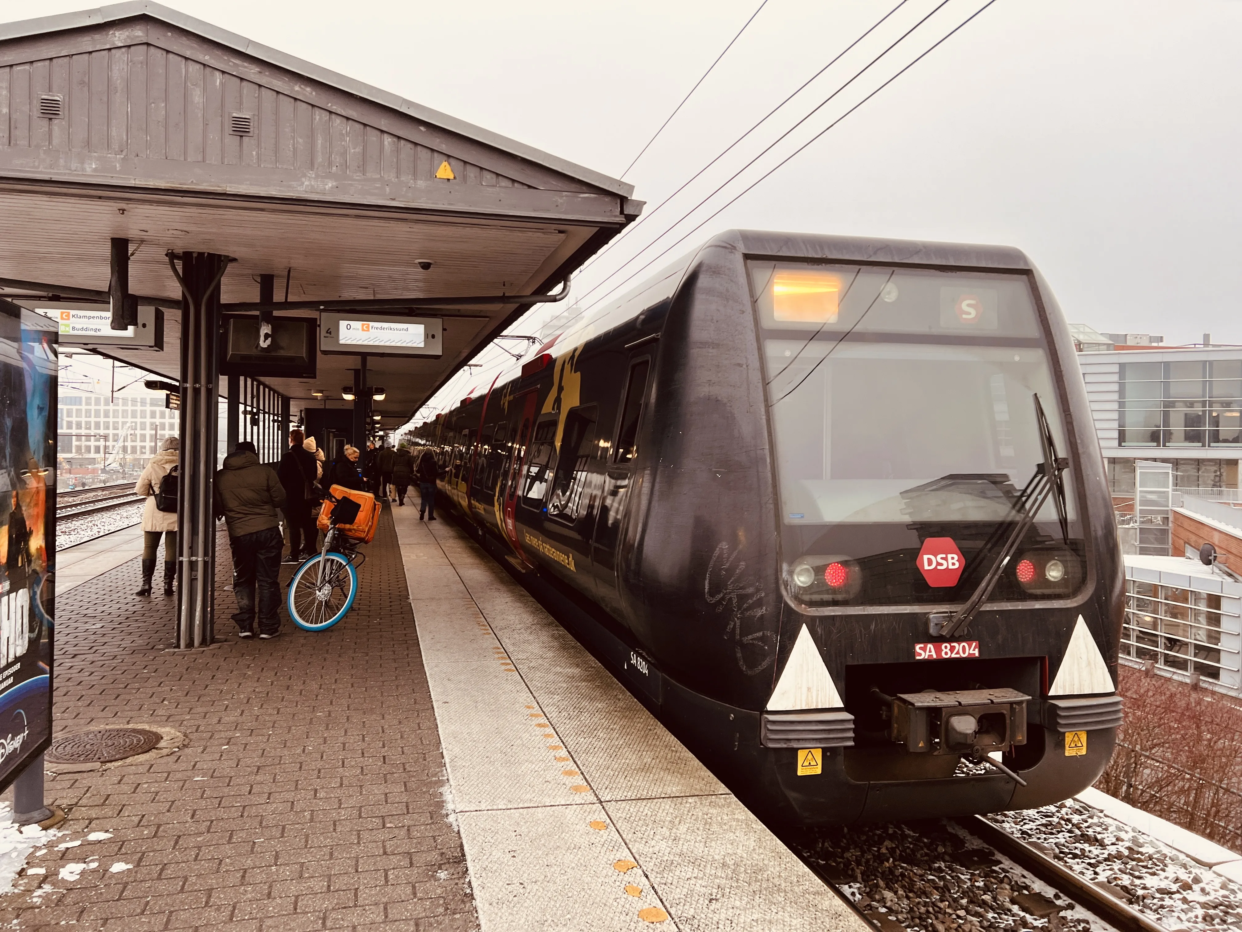 Billede af DSB SA 8204 fotograferet ud for Nordhavn S-togstrinbræt.