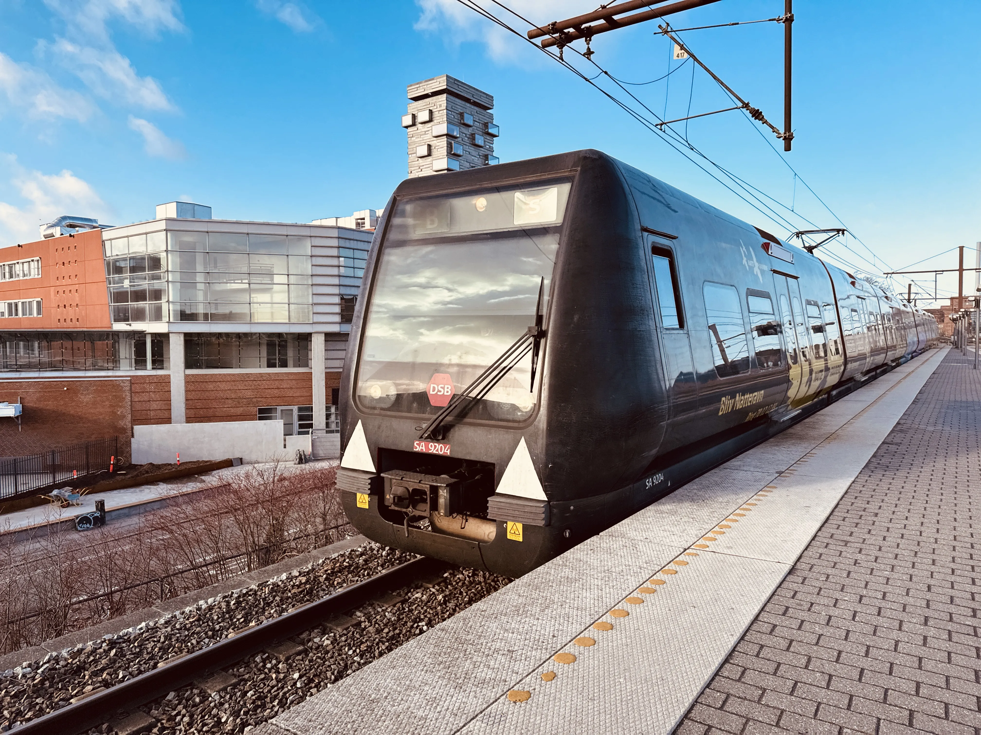 Billede af DSB SA 8204 fotograferet ud for Nordhavn S-togstrinbræt.