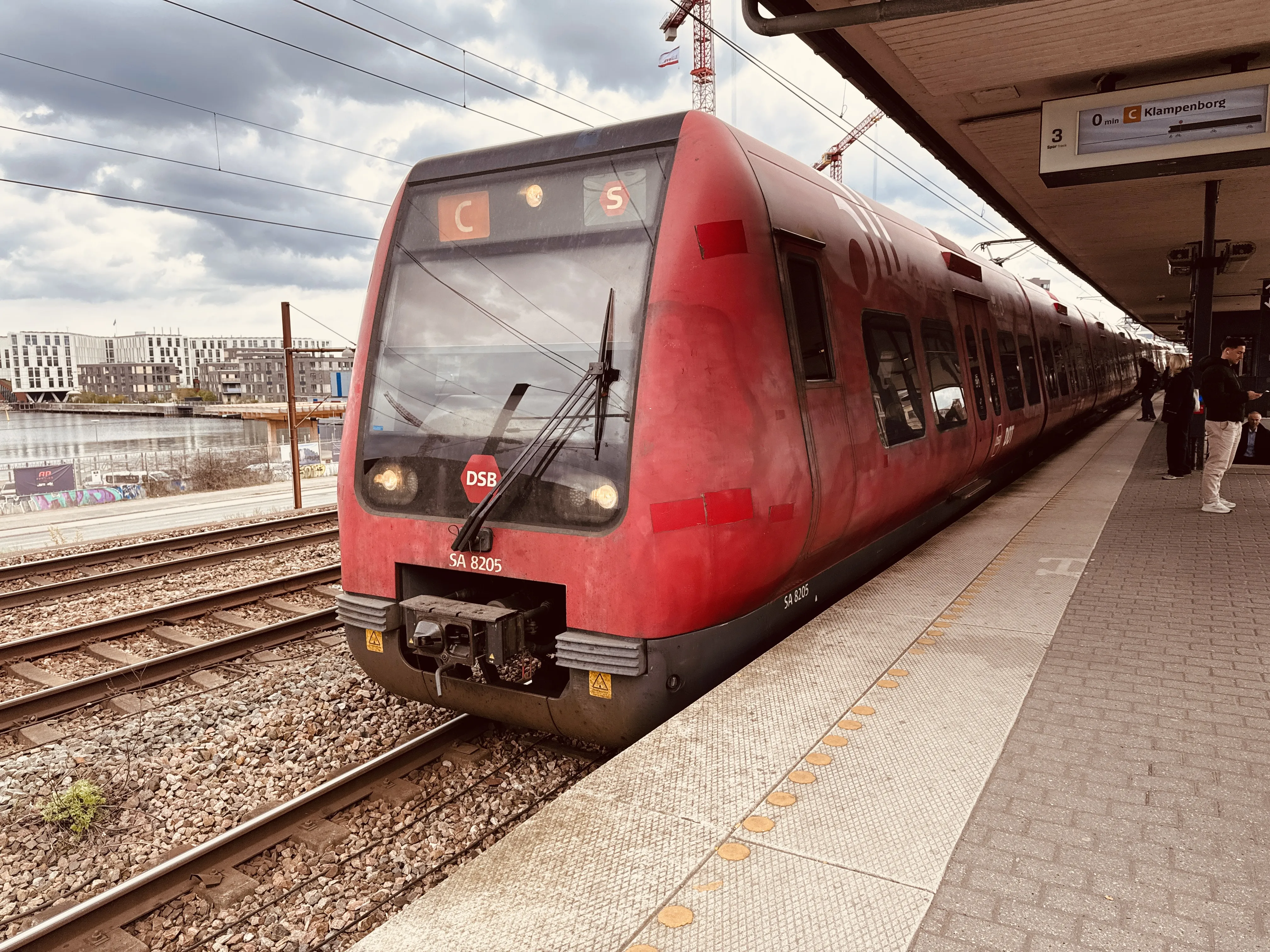 Billede af DSB SA 8205 fotograferet ud for Nordhavn S-togstrinbræt.