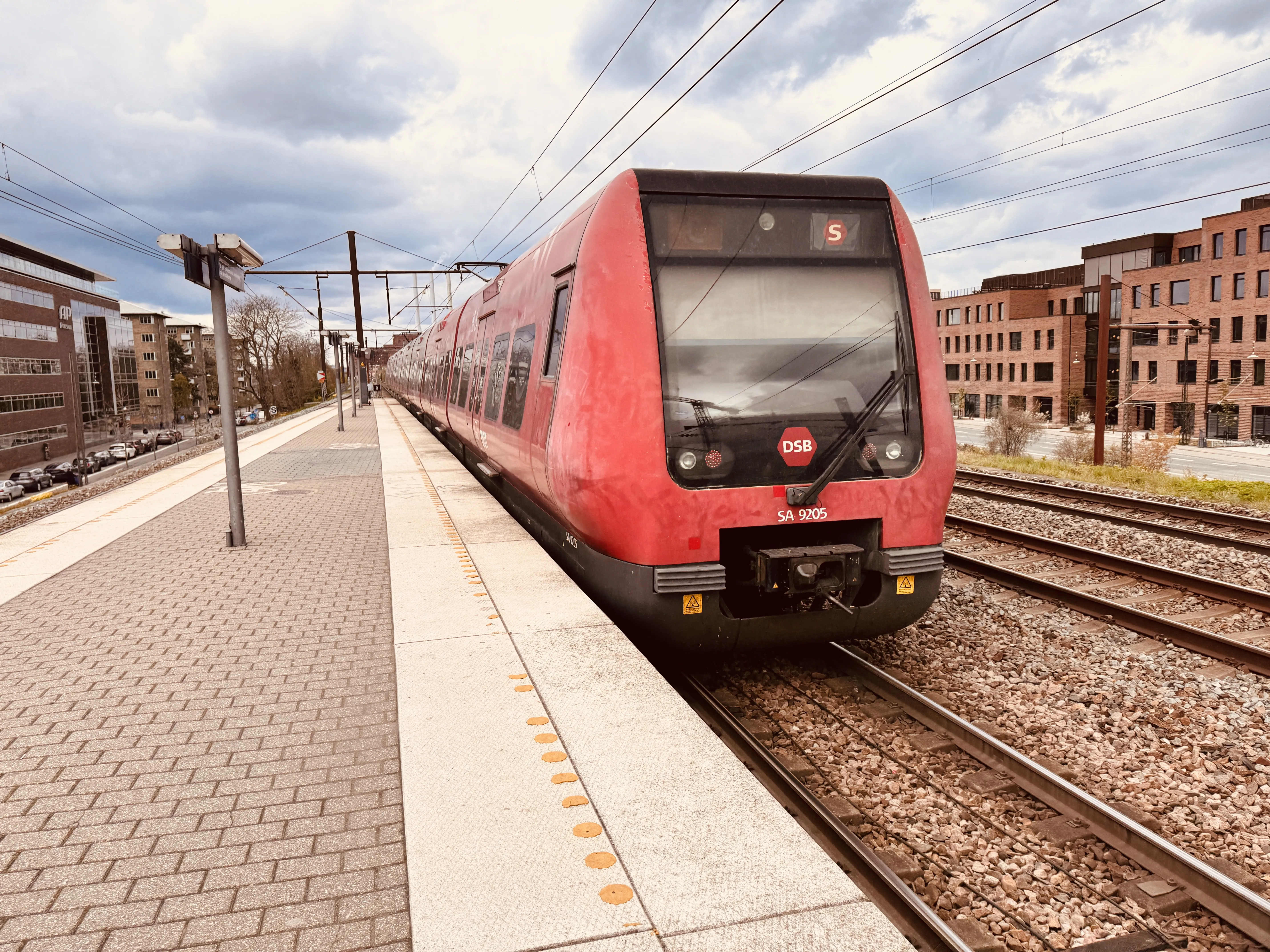 Billede af DSB SA 8205 fotograferet ud for Nordhavn S-togstrinbræt.