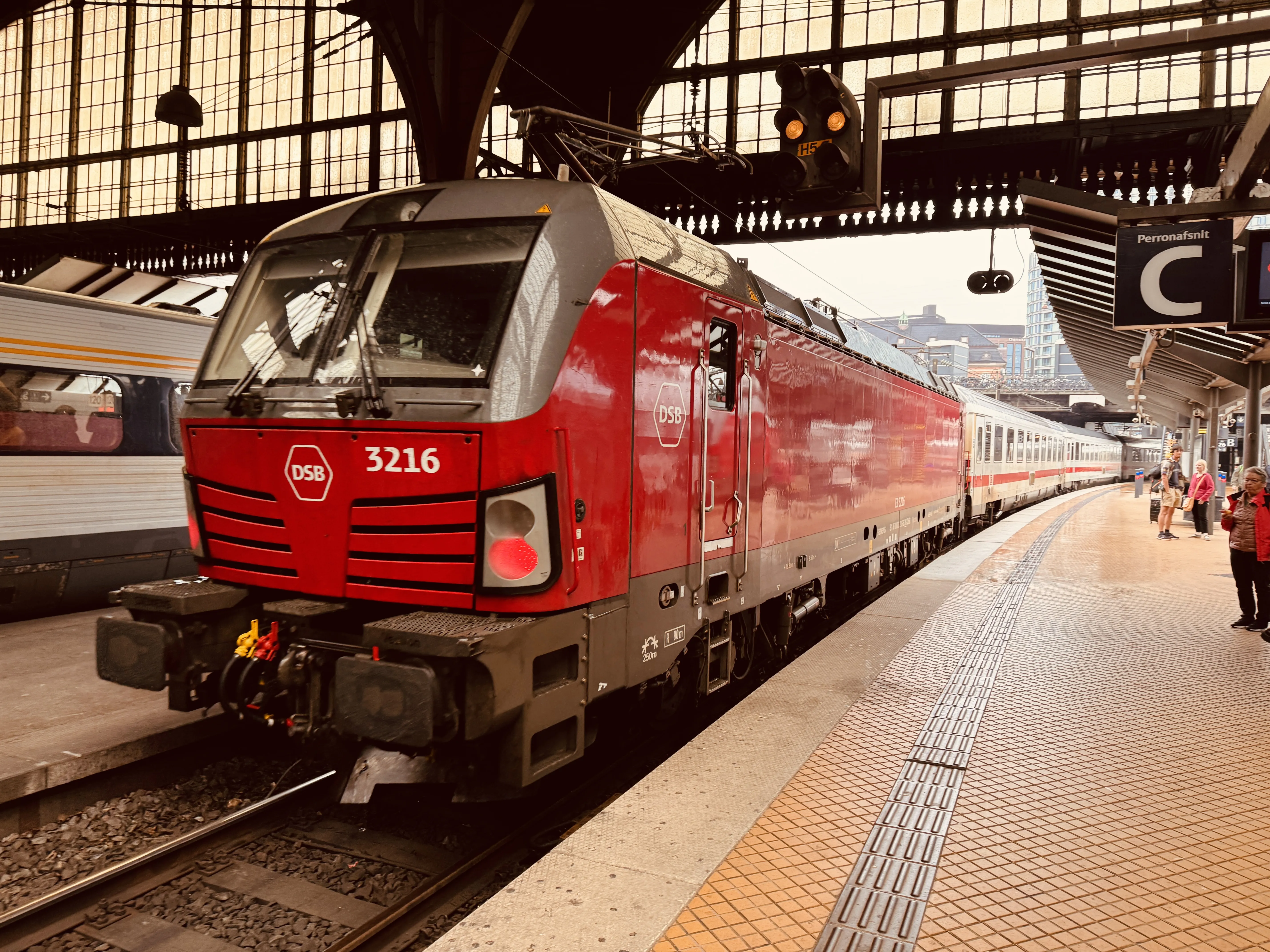 Billede af DSB EB 3216 fotograferet ud for København Hovedbanegård.