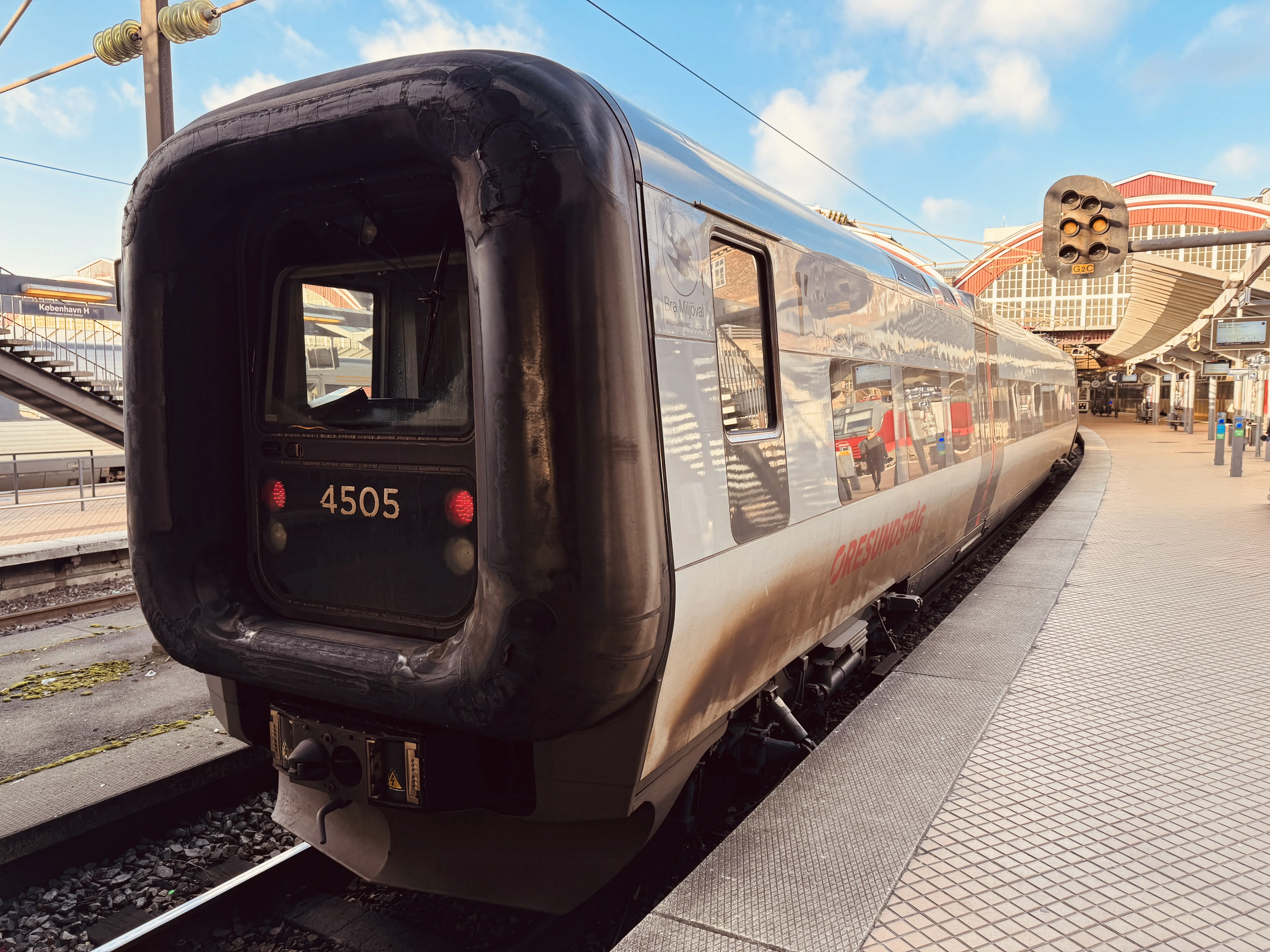 Billede af DSB ET  4305 fotograferet ud for København Hovedbanegård.