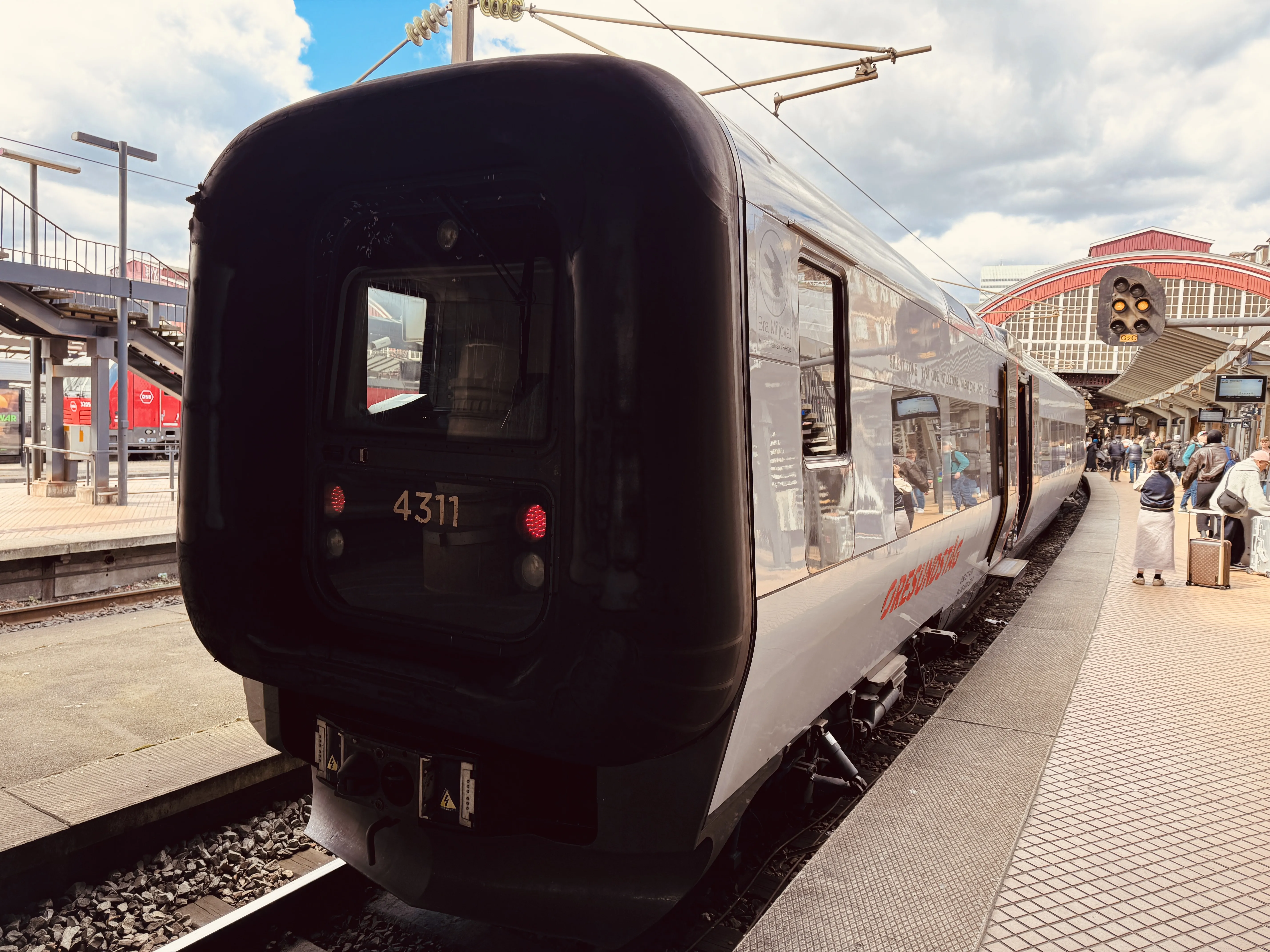 Billede af DSB ET  4311 fotograferet ud for København Hovedbanegård.