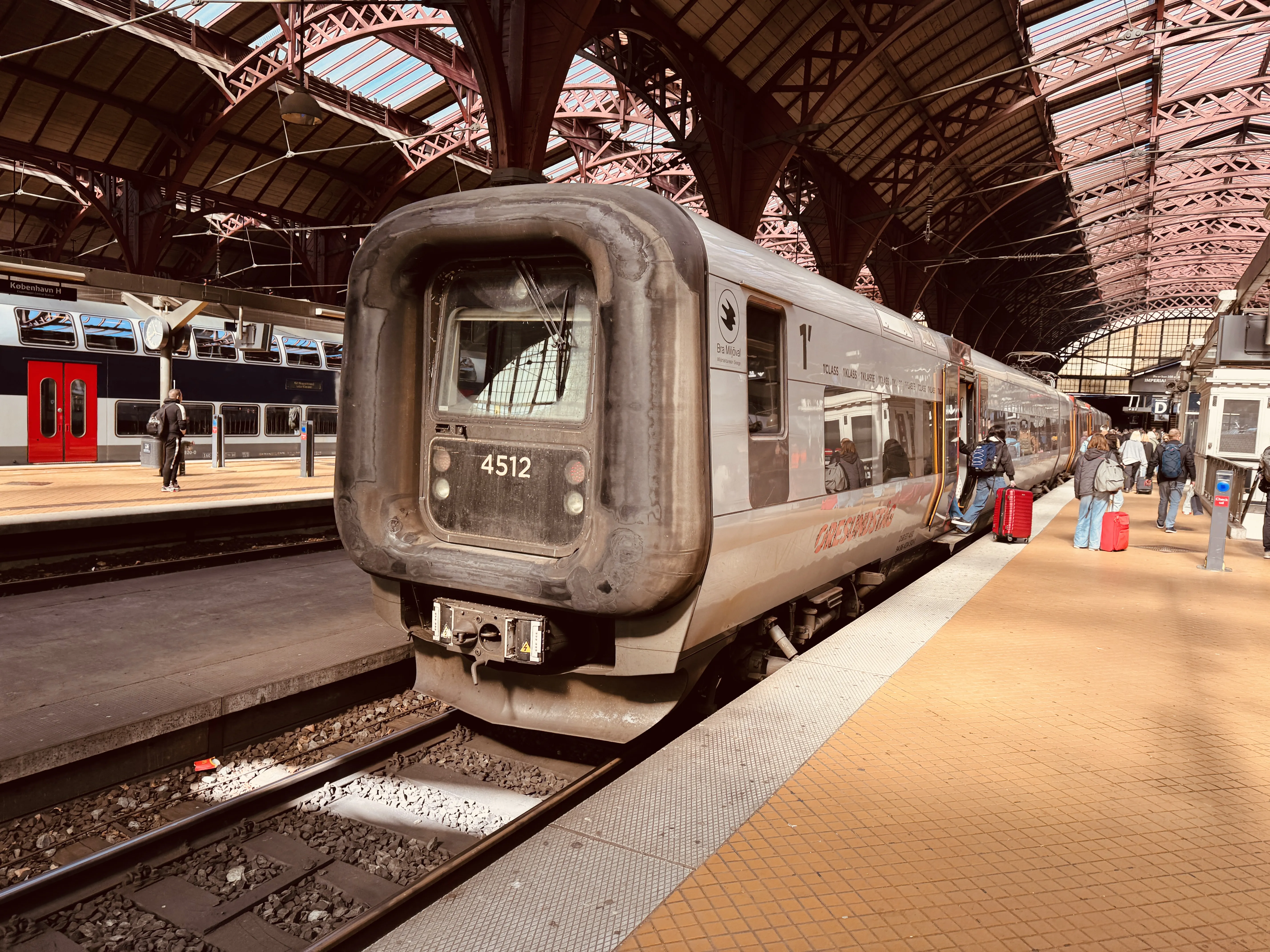 Billede af DSB ET  4312 fotograferet ud for København Hovedbanegård.