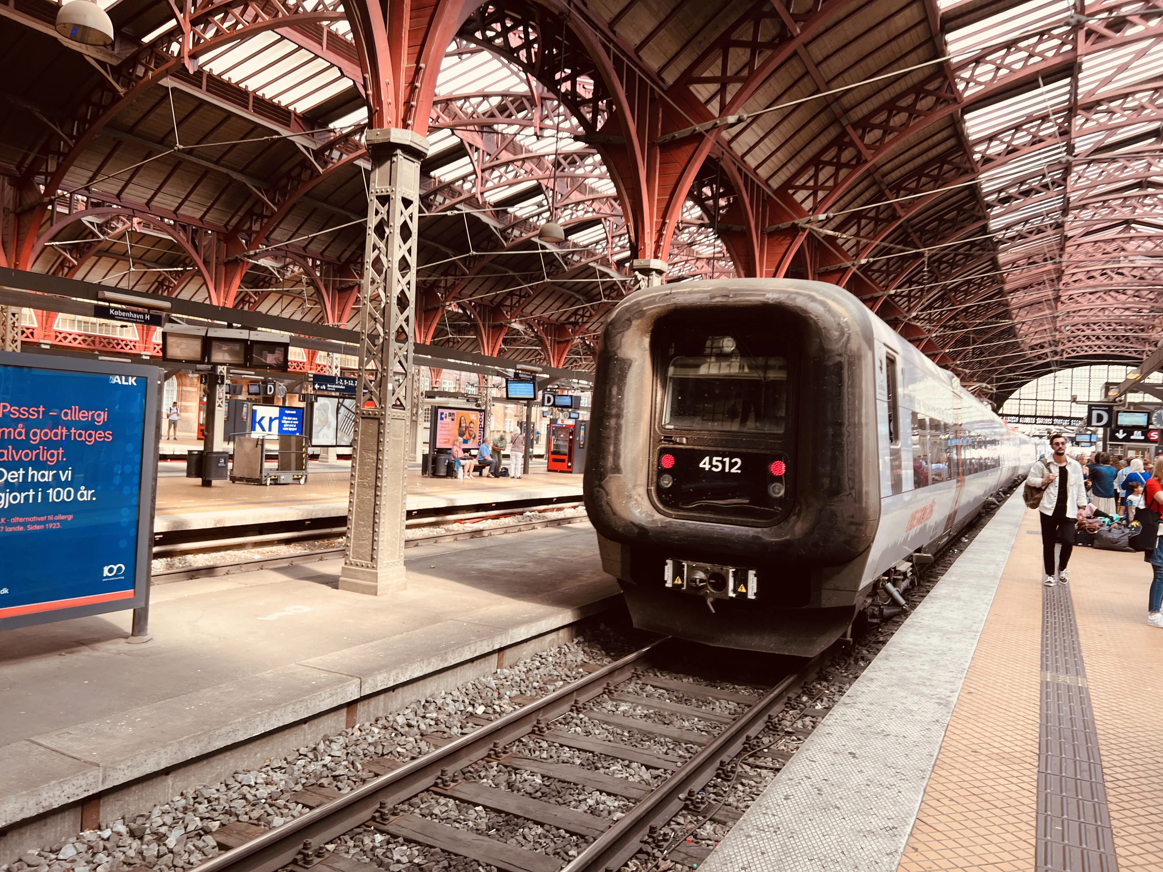 Billede af DSB ET  4312 fotograferet ud for København Hovedbanegård.