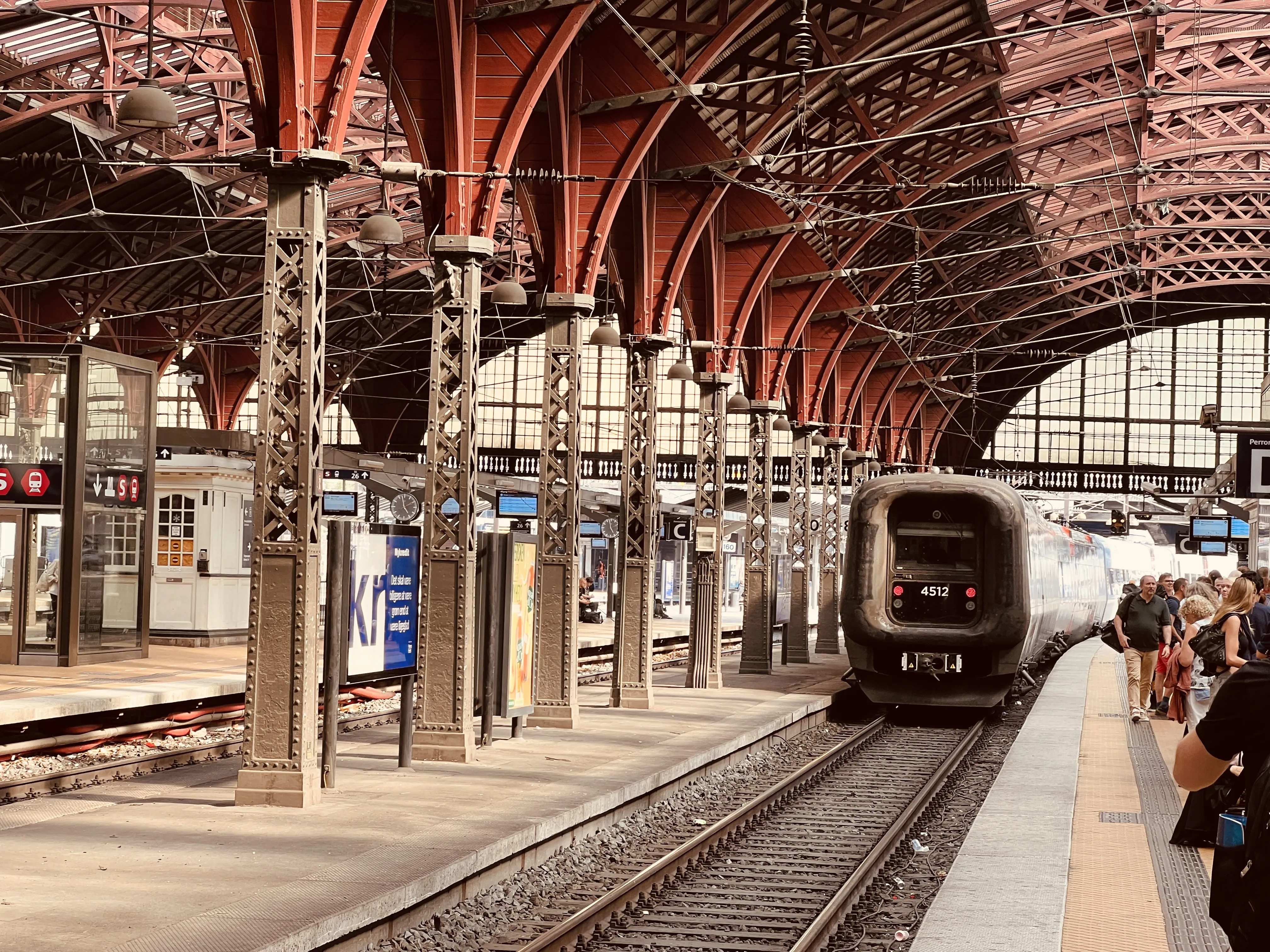 Billede af DSB ET  4312 fotograferet ud for København Hovedbanegård.