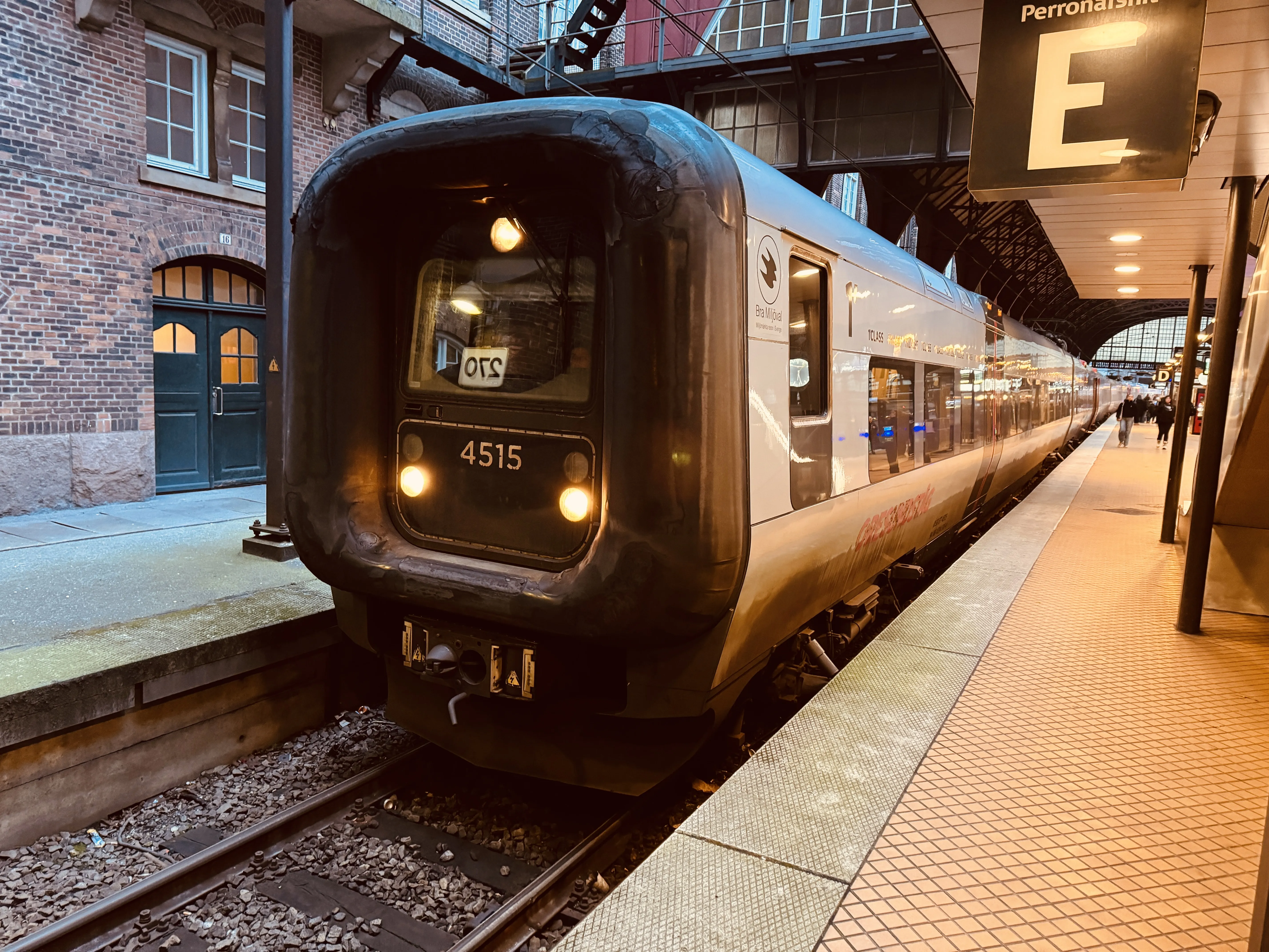 Billede af DSB ET 4315 fotograferet ud for København Hovedbanegård.