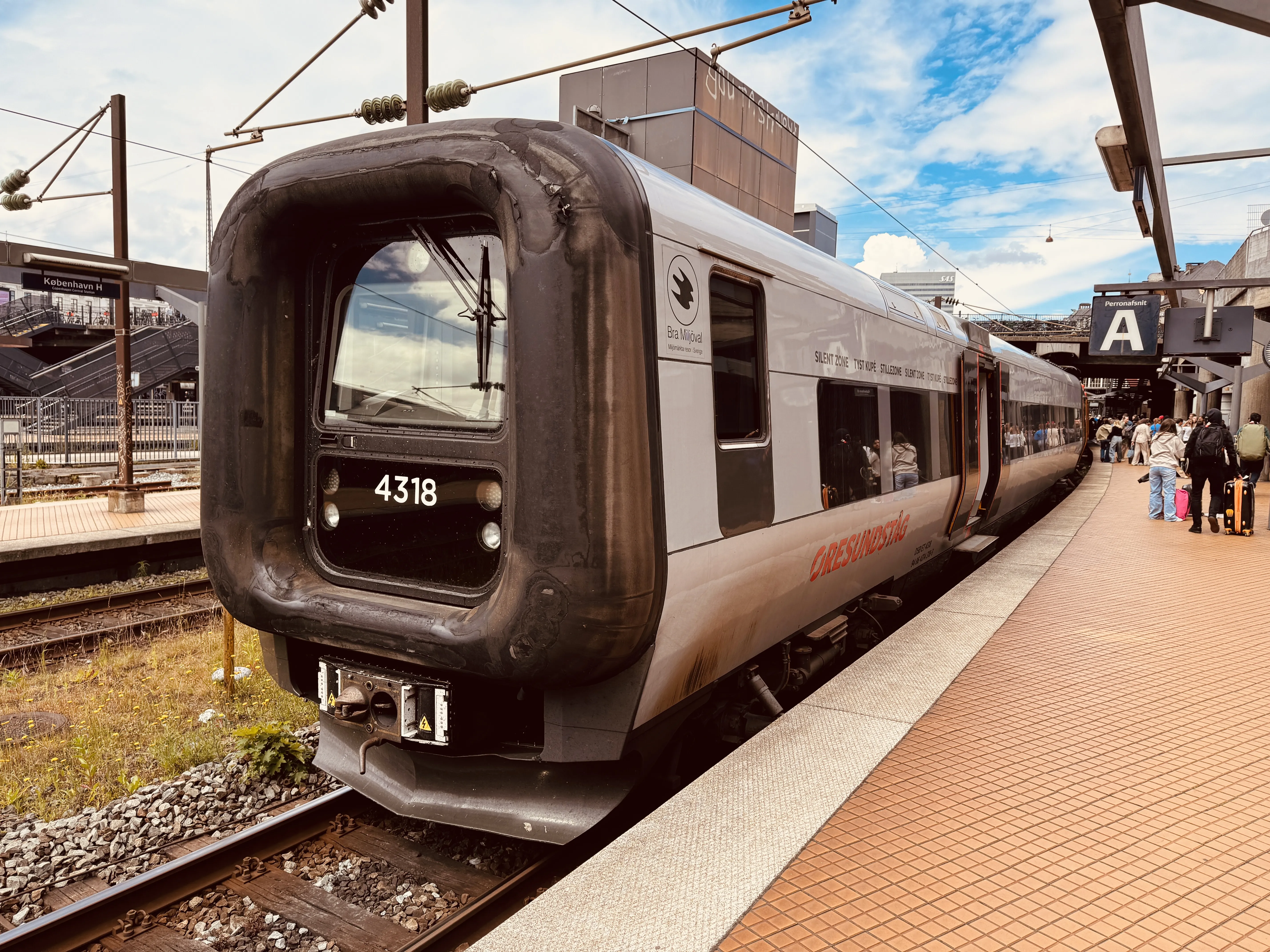 Billede af DSB ET 4318 fotograferet ud for København Hovedbanegård.