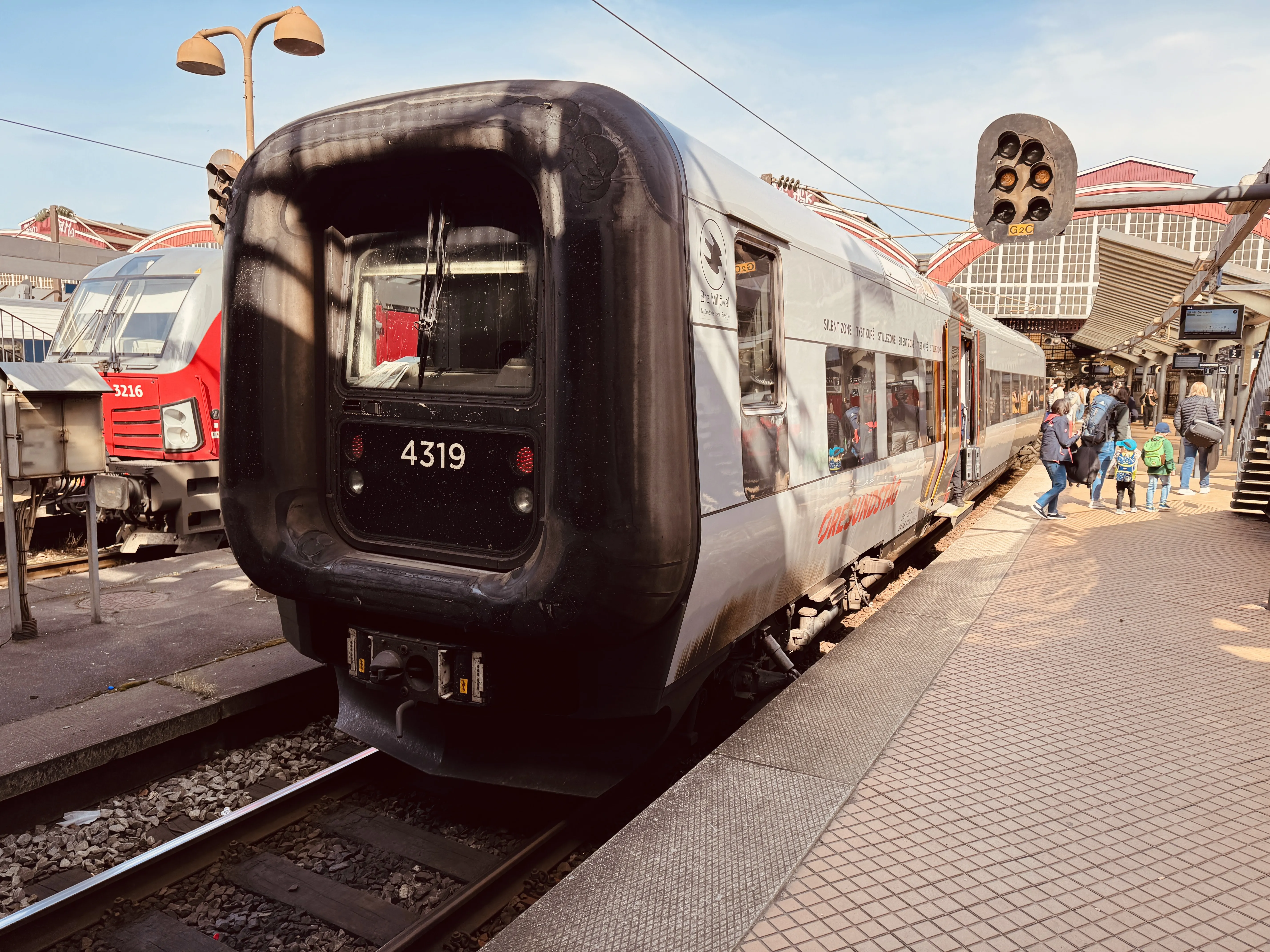 Billede af DSB ET 4319 fotograferet ud for København Hovedbanegård.