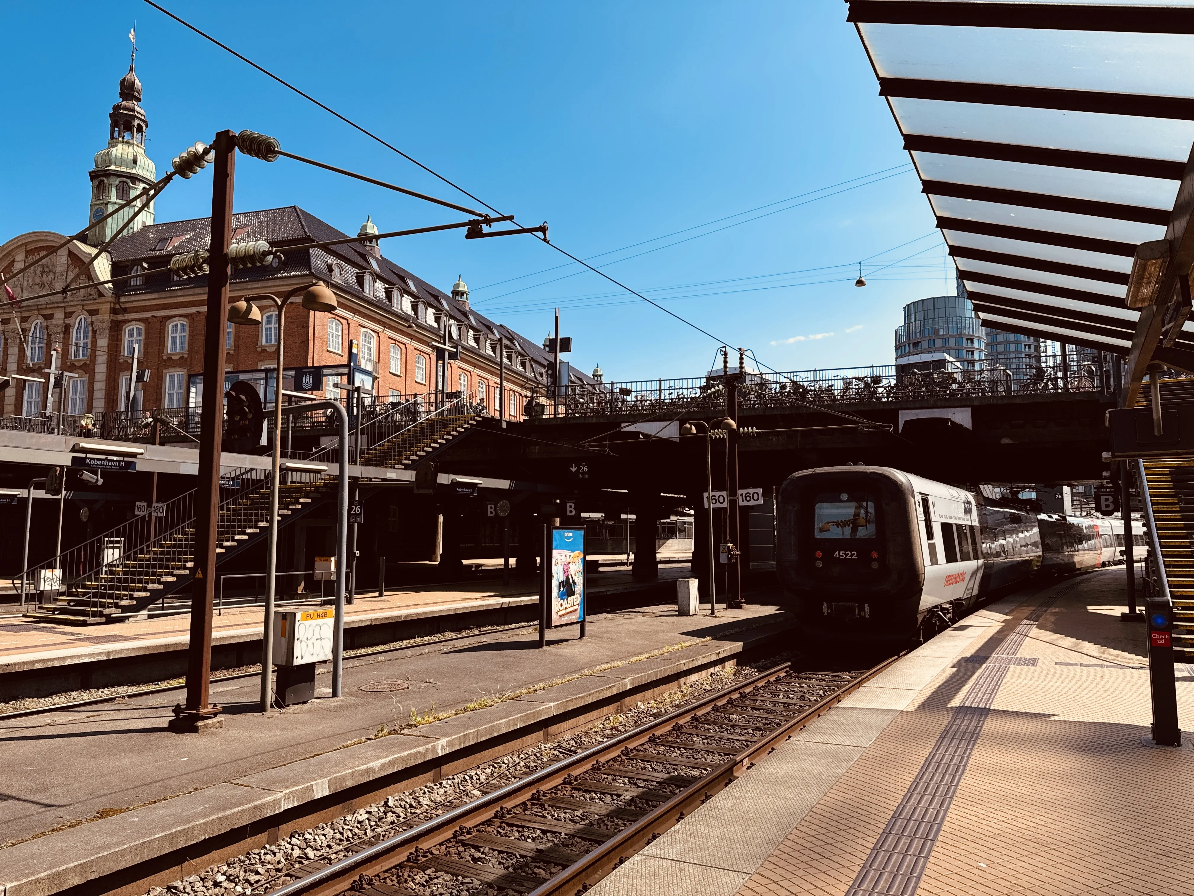 Billede af DSB ET 4322 fotograferet ud for København Hovedbanegård.