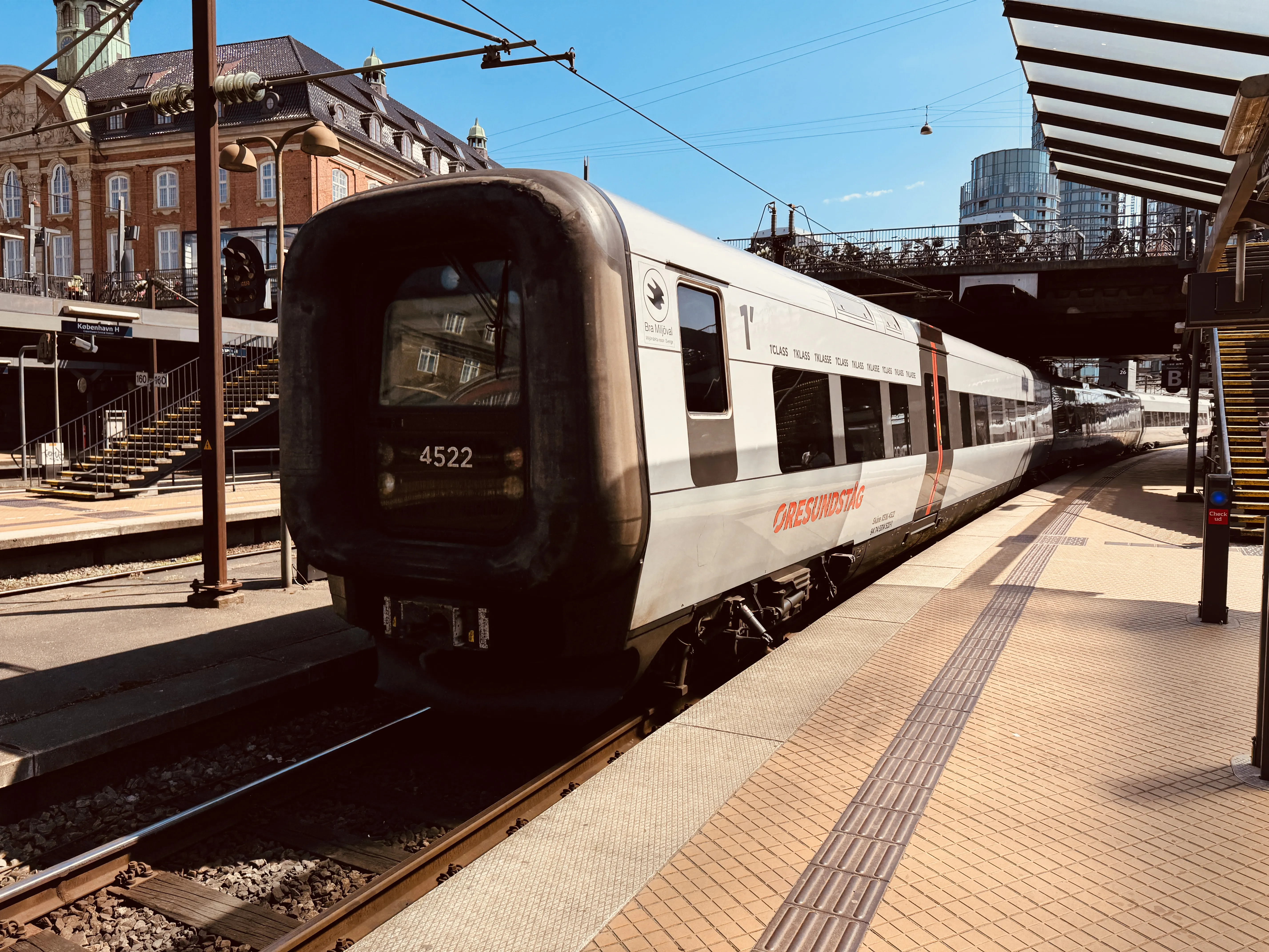 Billede af DSB ET 4322 fotograferet ud for København Hovedbanegård.