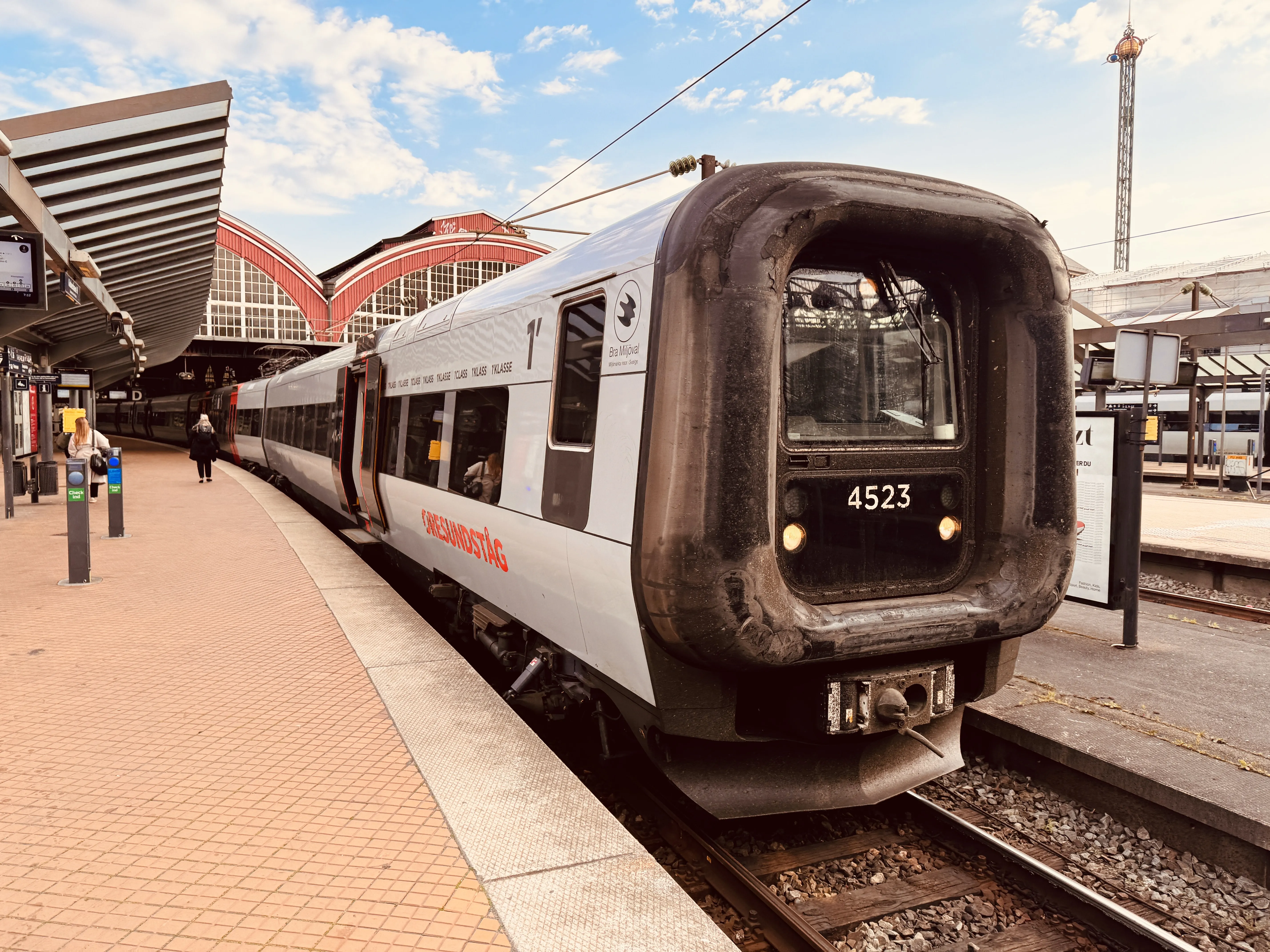 Billede af DSB ET  4323 fotograferet ud for København Hovedbanegård.