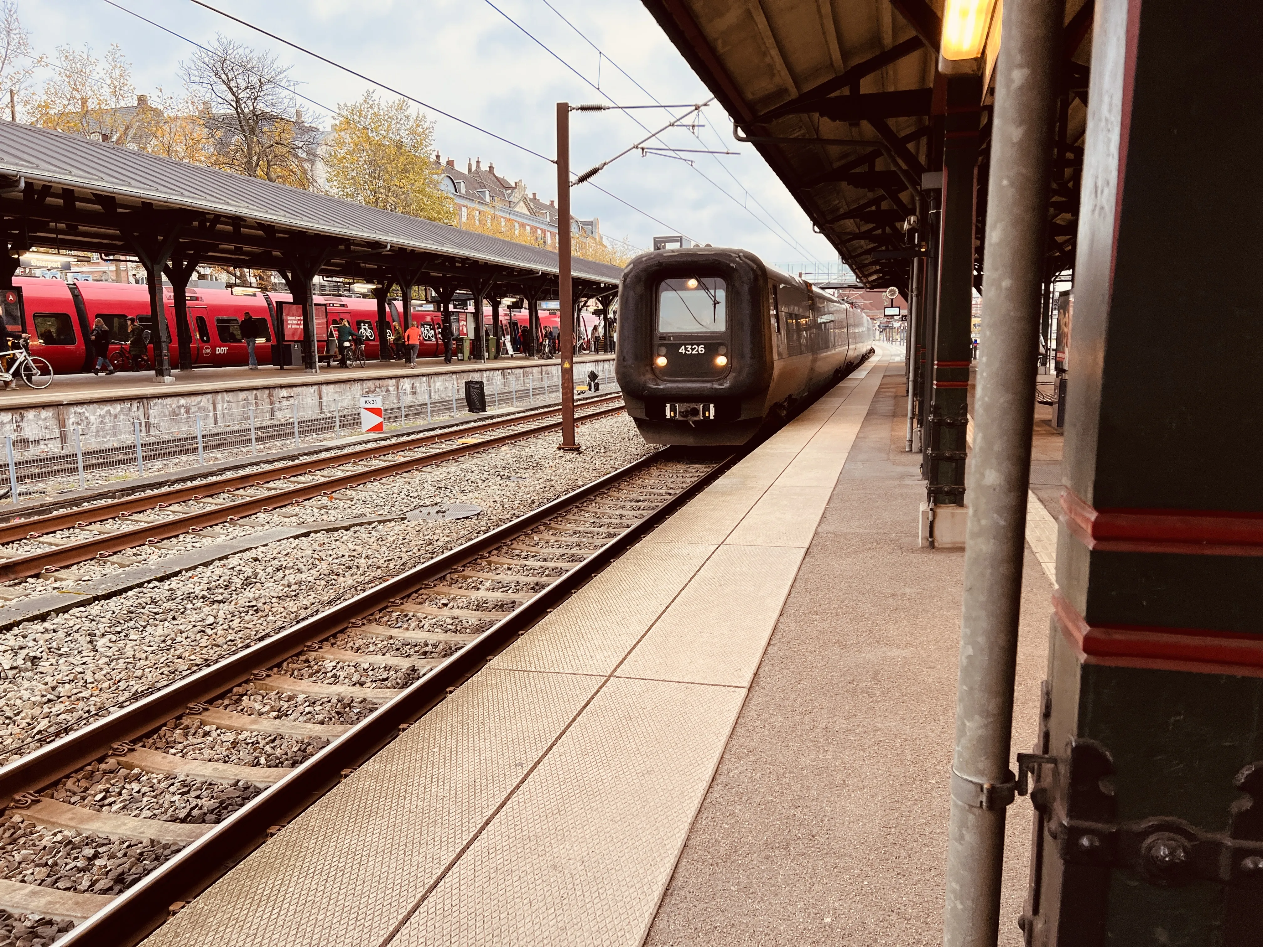 Billede af DSB ET 4326 fotograferet ud for Østerport Station.