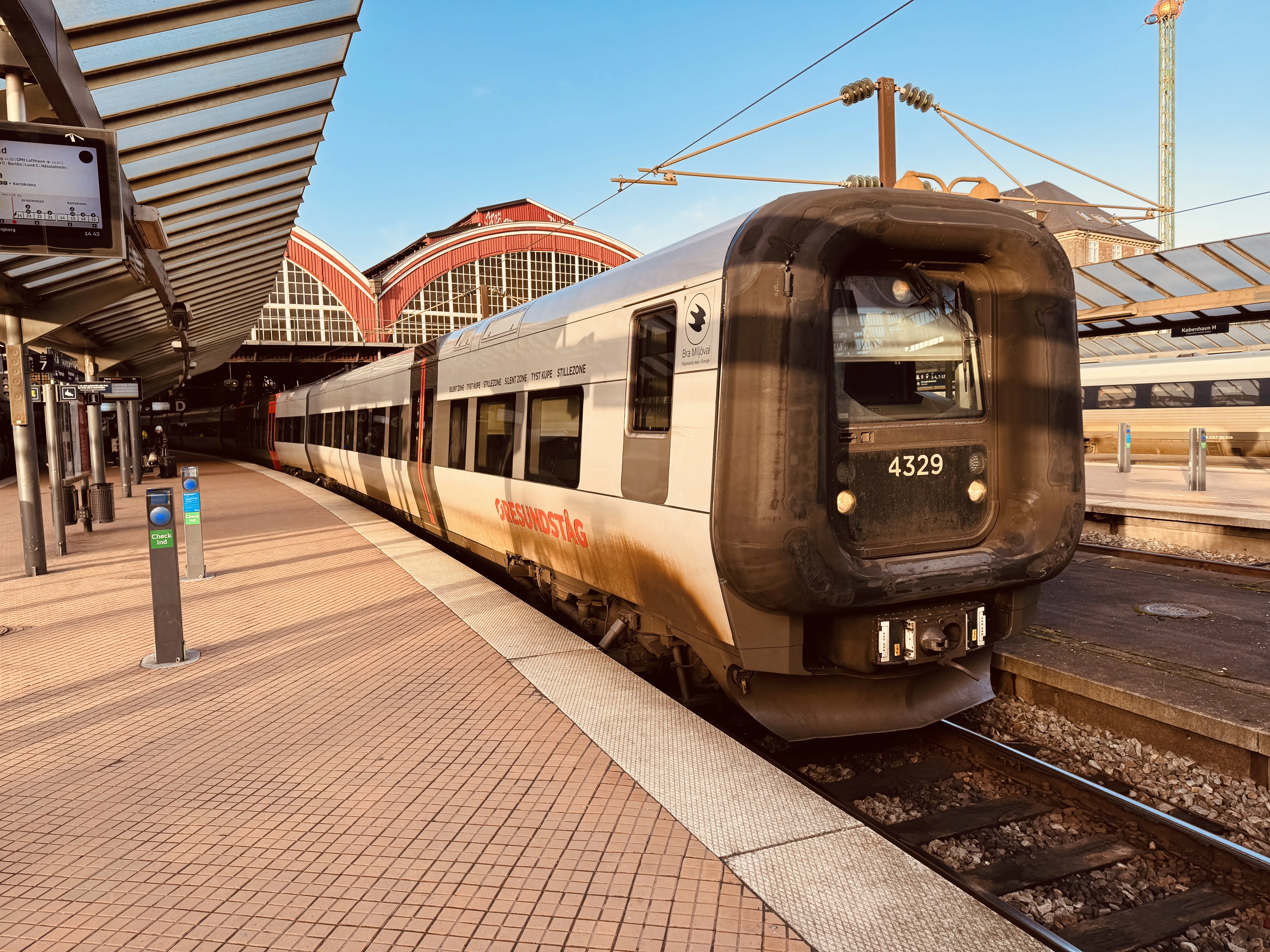 Billede af DSB ET  4329 fotograferet ud for København Hovedbanegård.