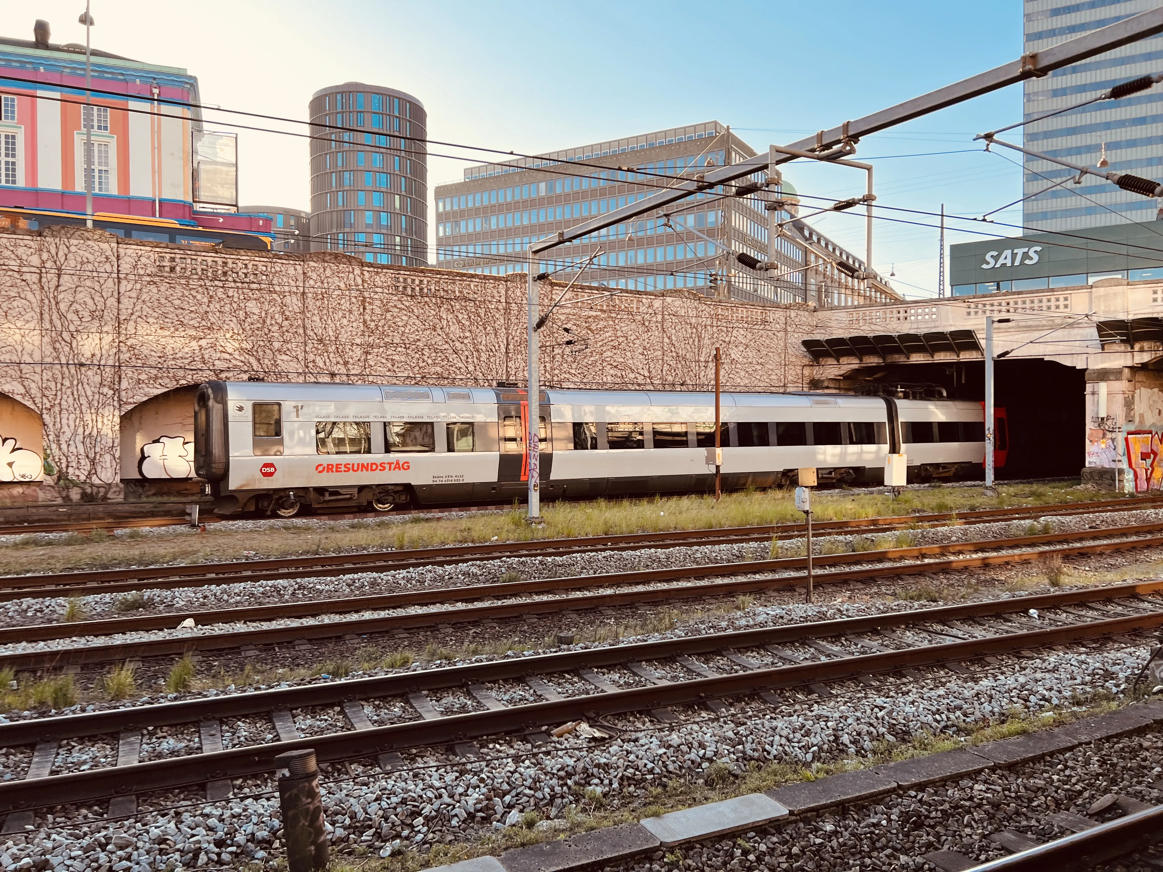 Billede af DSB ET 4332 fotograferet ud for Vesterport Station.