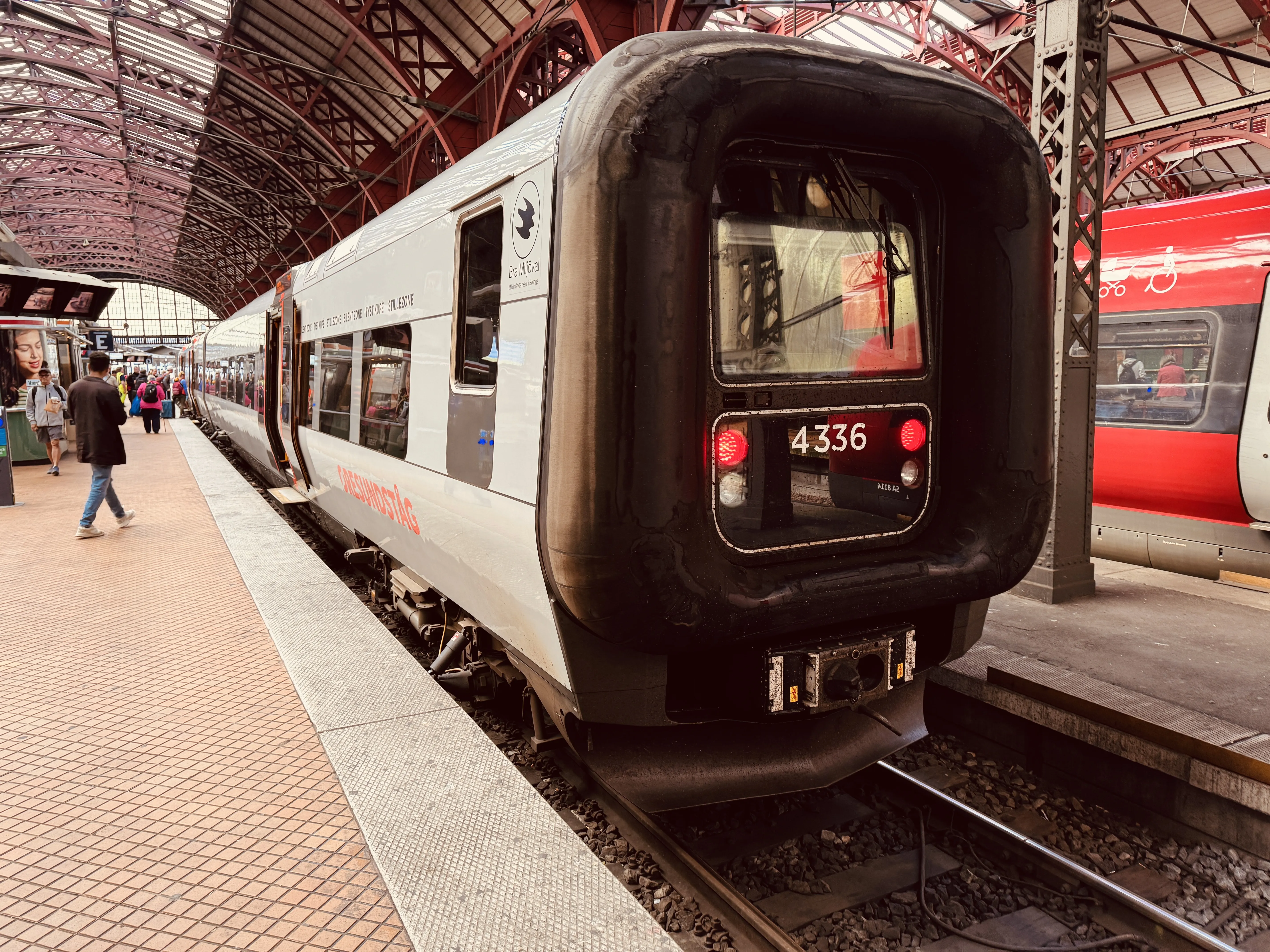 Billede af DSB ET 4336 fotograferet ud for København Hovedbanegård.