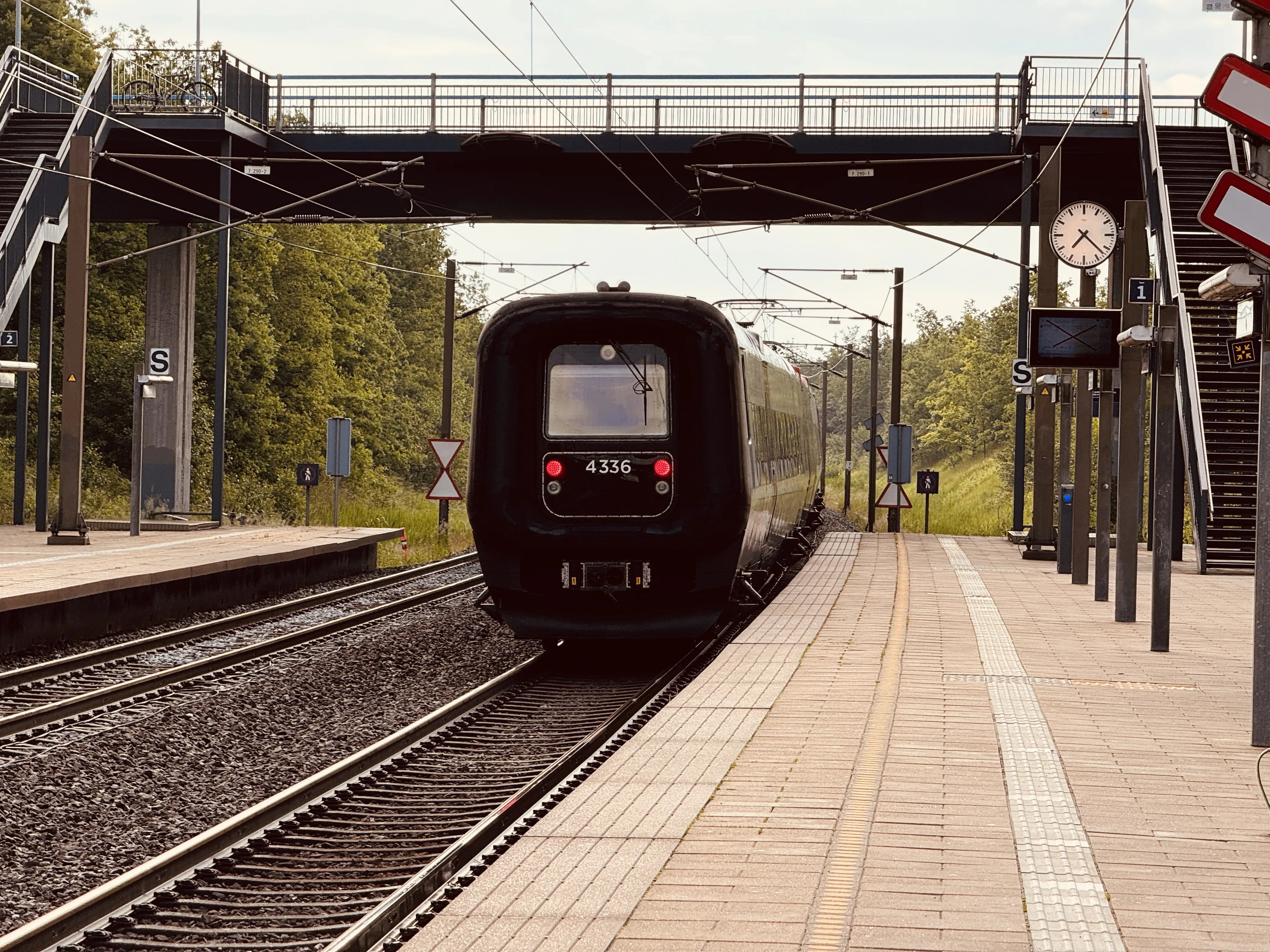 Billede af DSB ET 4336 fotograferet ud for Ørestad Trinbræt.