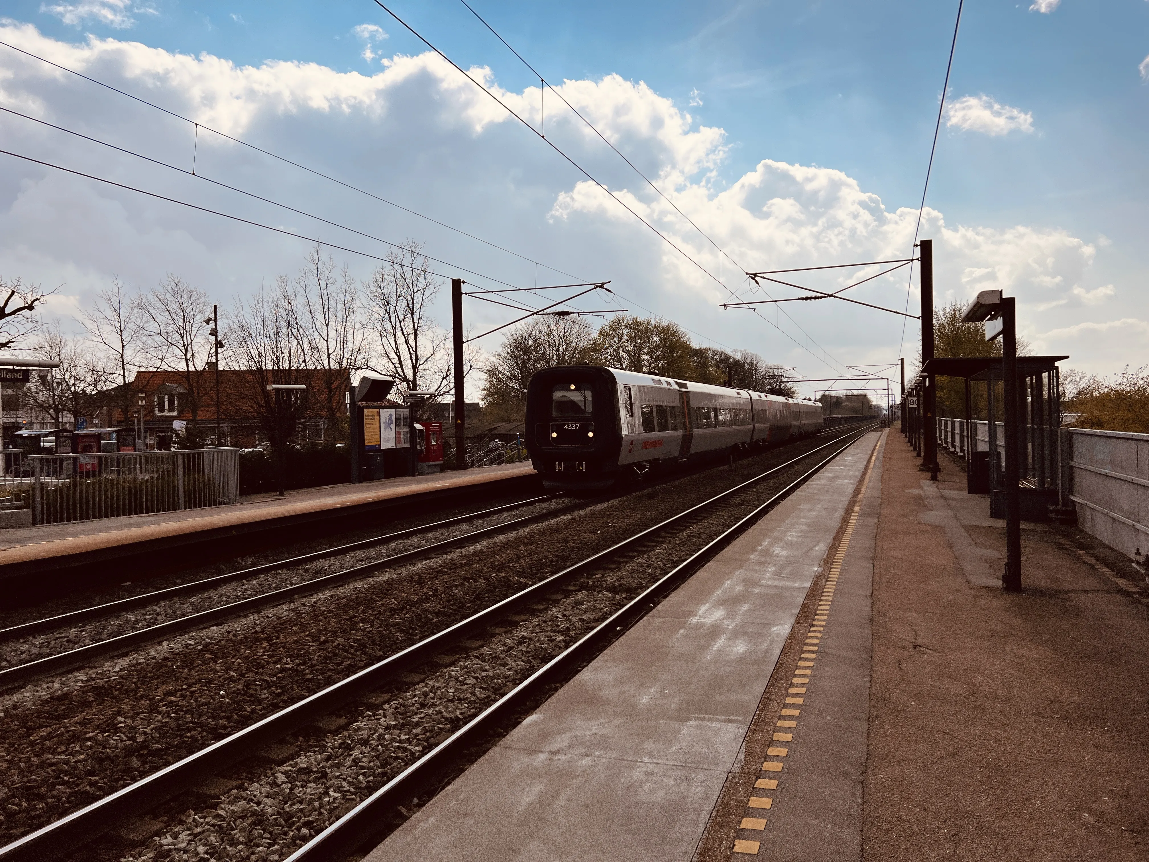 Billede af DSB ET 4337 fotograferet ud for Viby Sjælland Station.