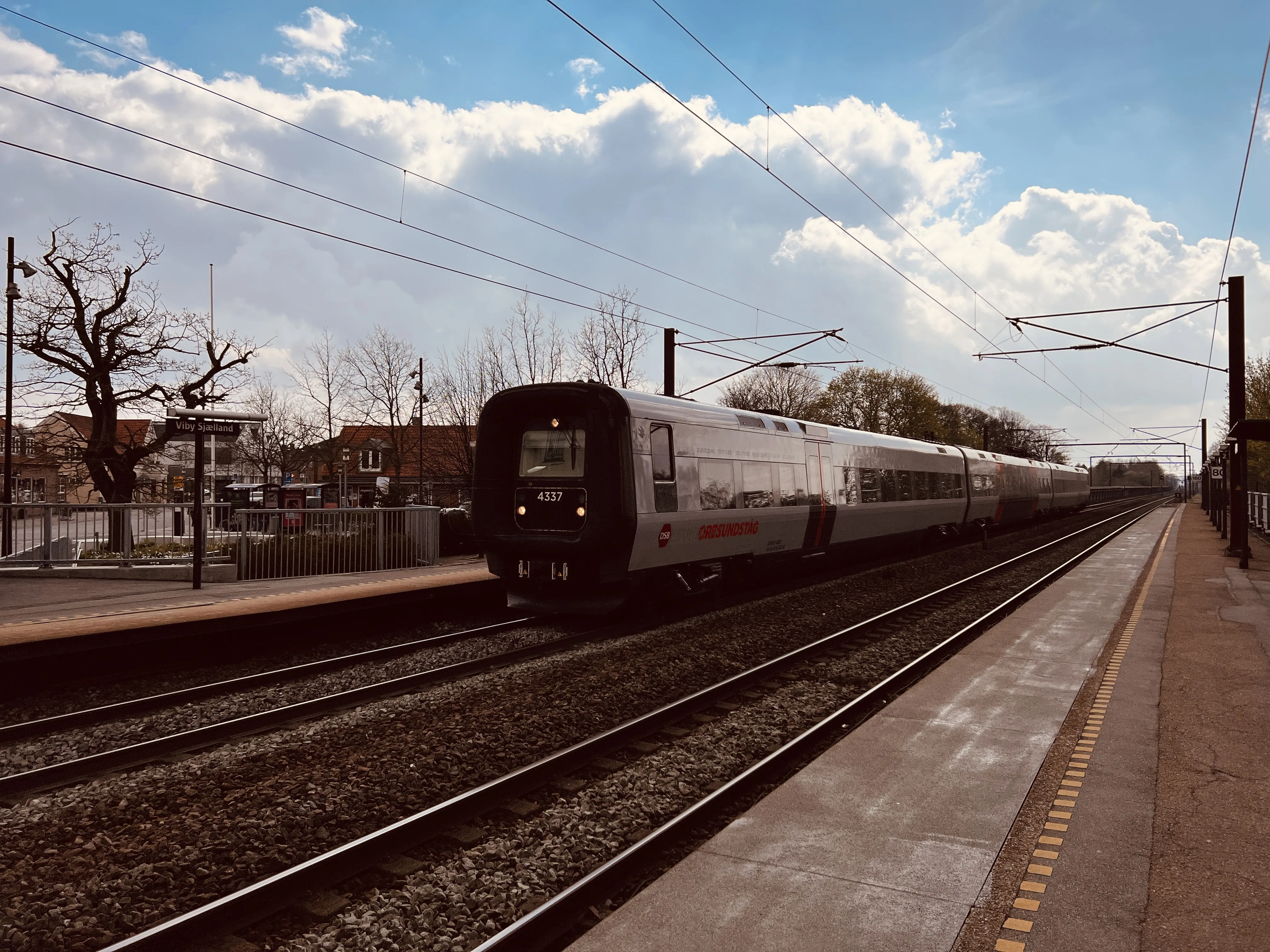 Billede af DSB ET 4337 fotograferet ud for Viby Sjælland Station.