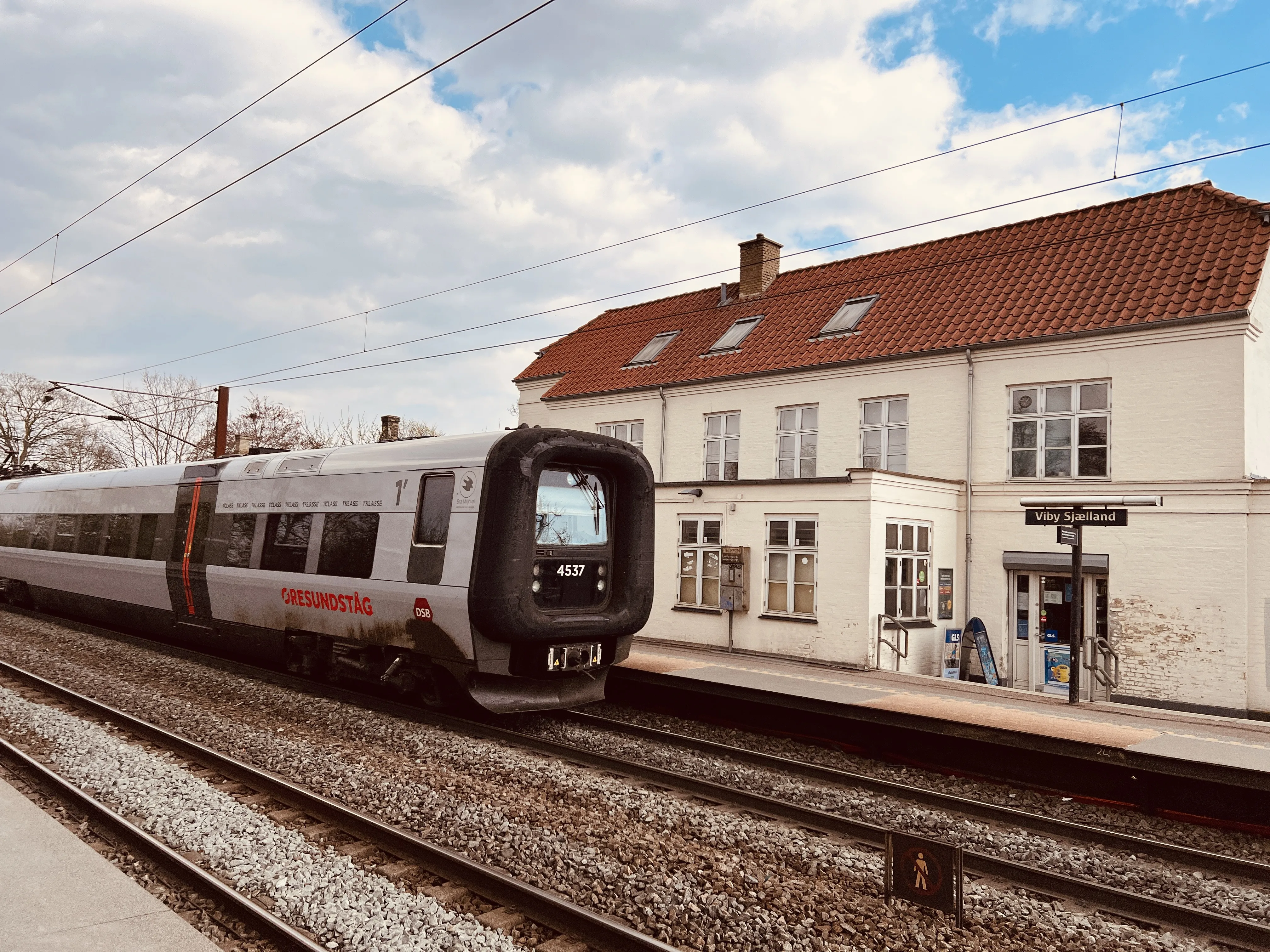 Billede af DSB ET 4337 fotograferet ud for Viby Sjælland Station.