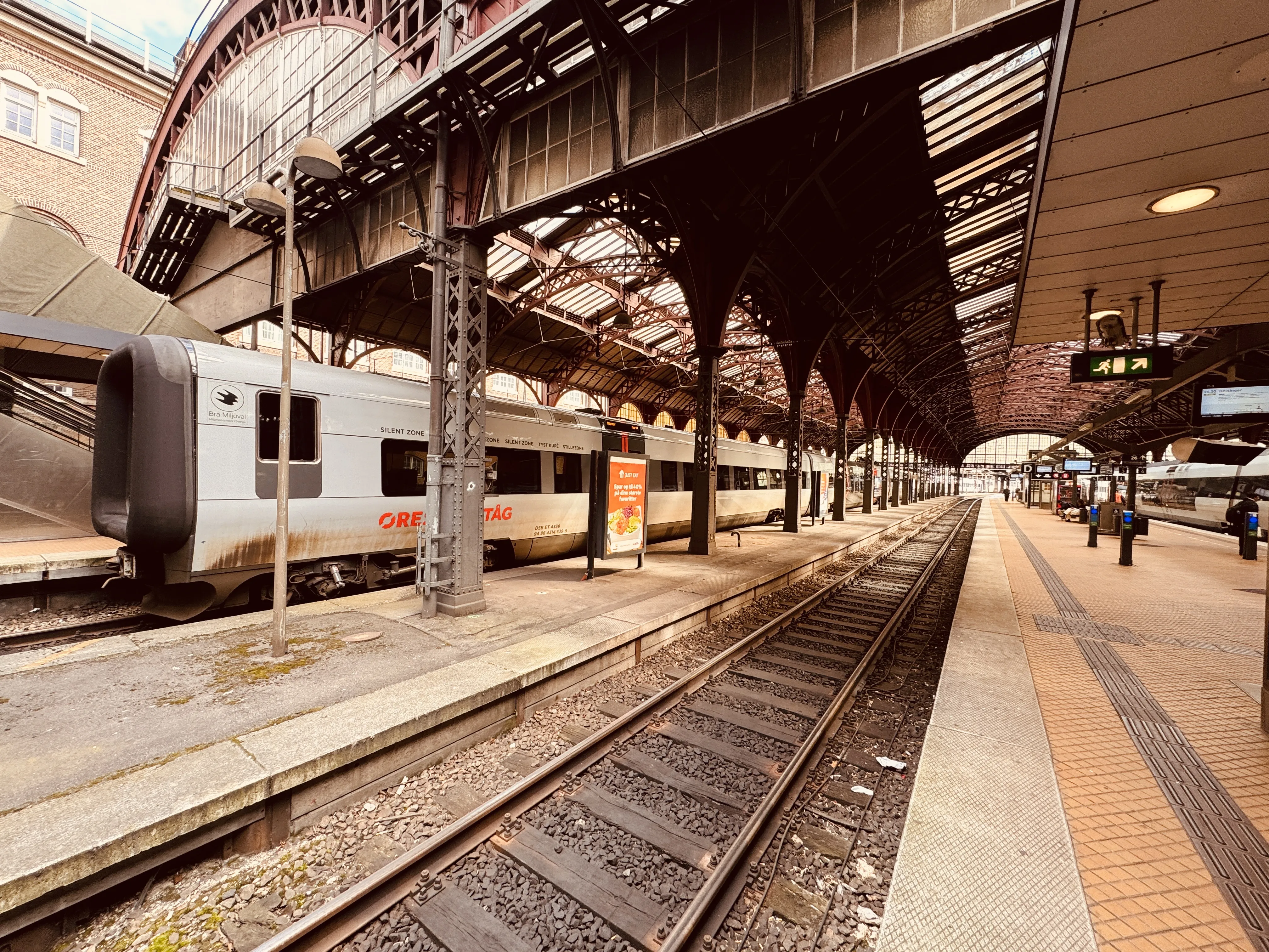 Billede af DSB ET 4339 fotograferet ud for København Hovedbanegård.