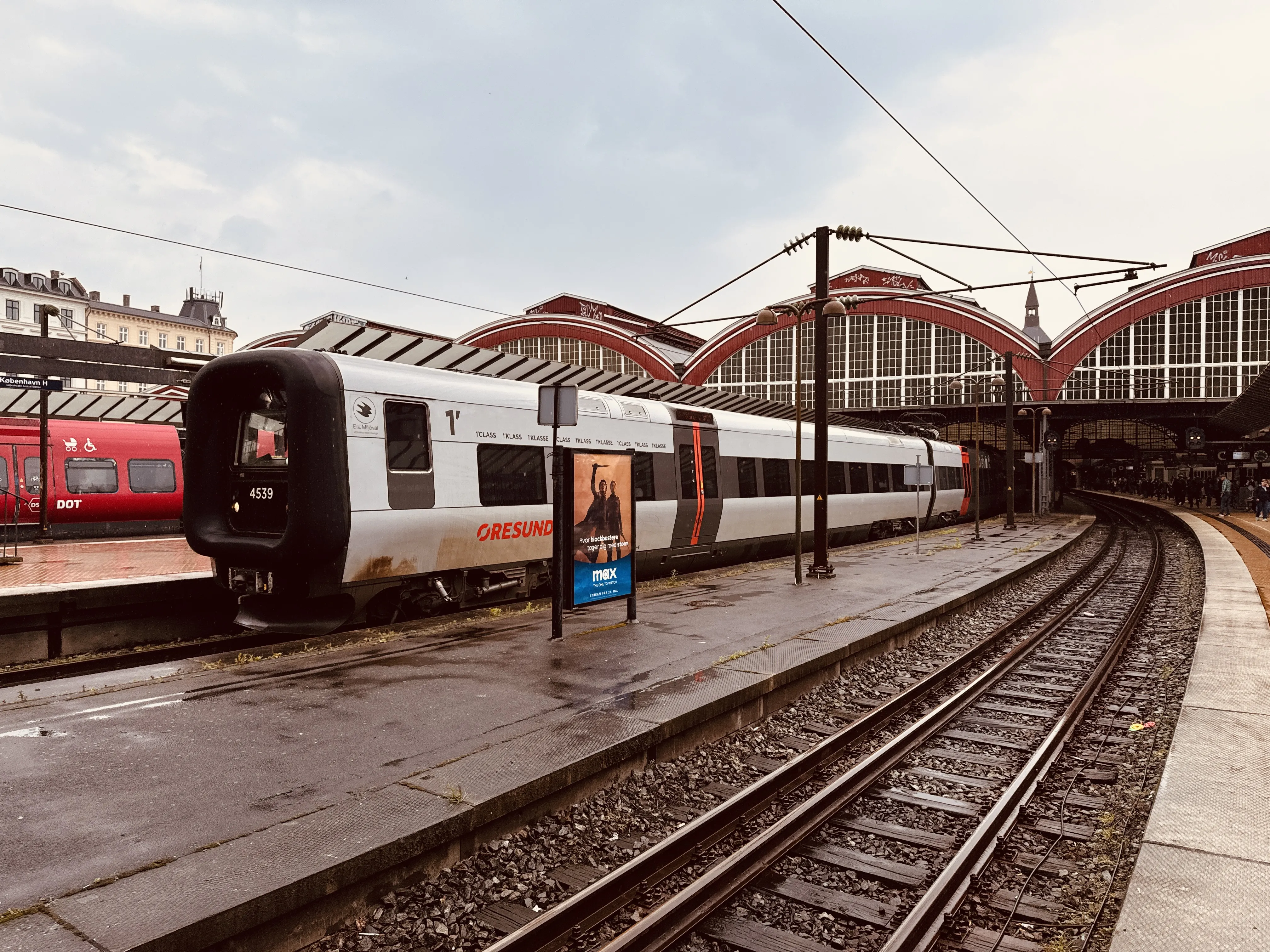 Billede af DSB ET 4339 fotograferet ud for København Hovedbanegård.