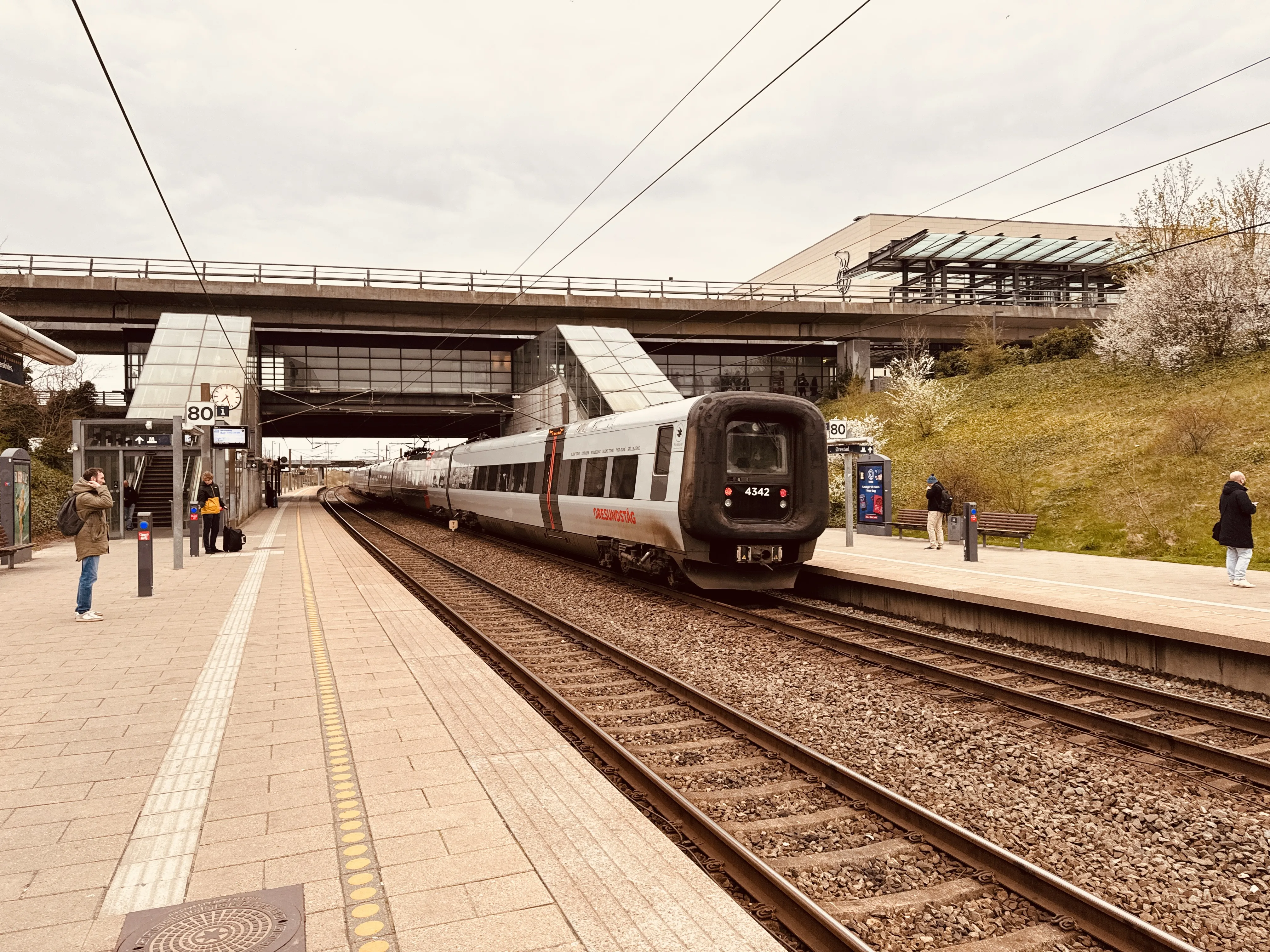 Billede af DSB ET 4342 fotograferet ud for Ørestad Trinbræt.