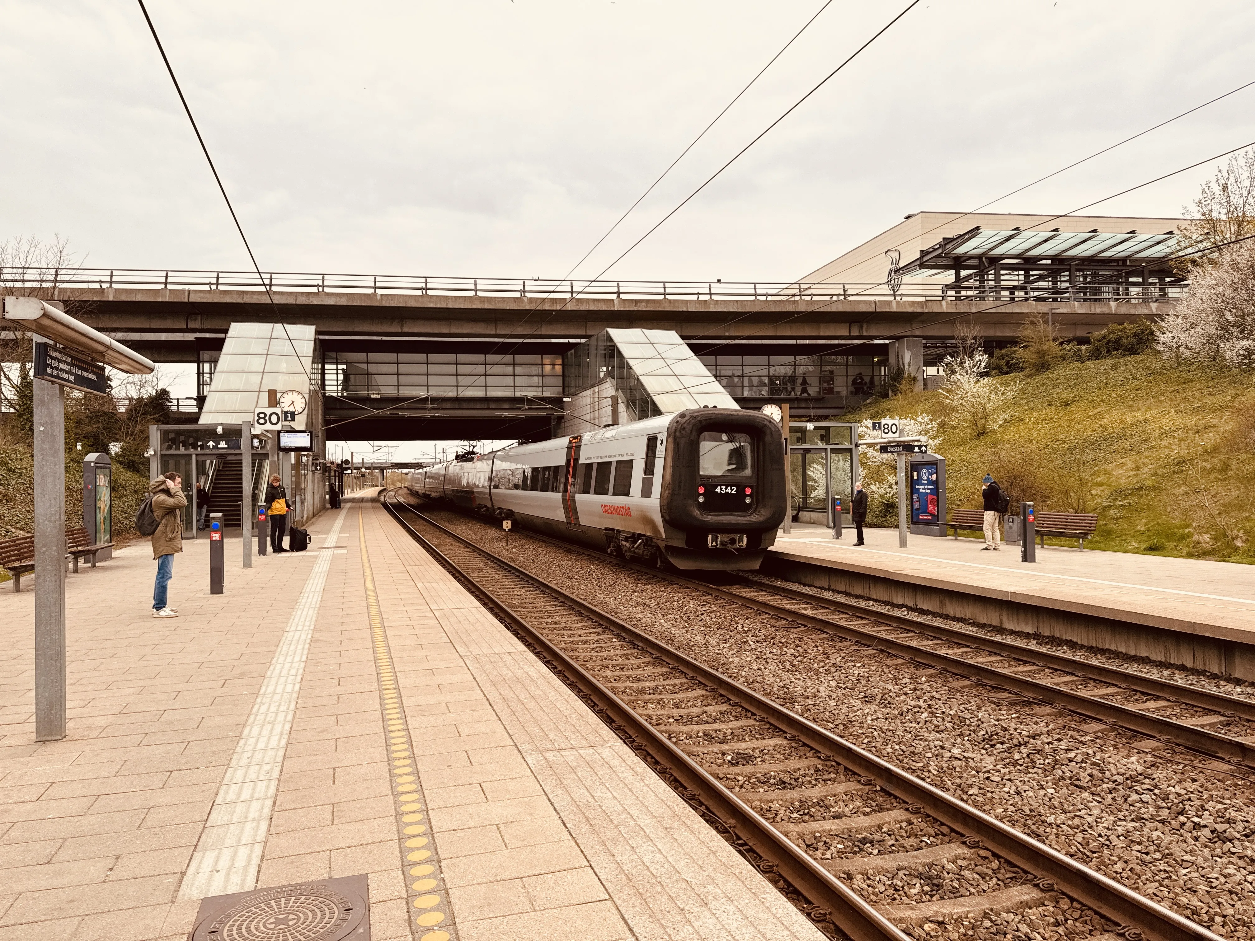 Billede af DSB ET 4342 fotograferet ud for Ørestad Trinbræt.