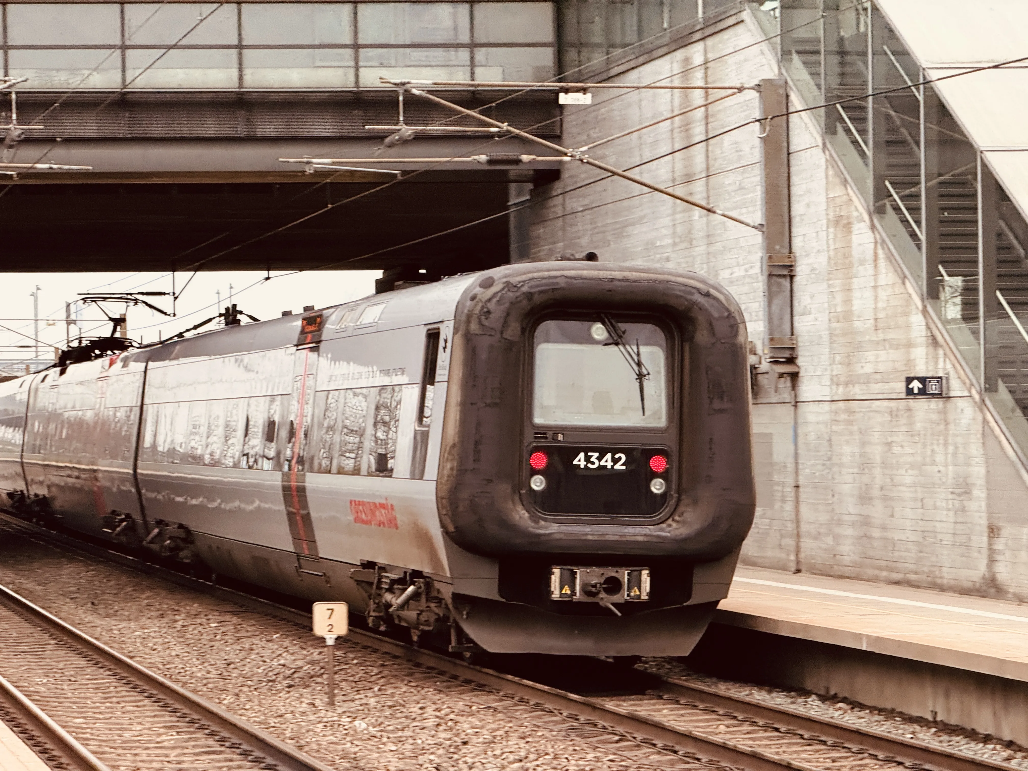 Billede af DSB ET 4342 fotograferet ud for Ørestad Trinbræt.