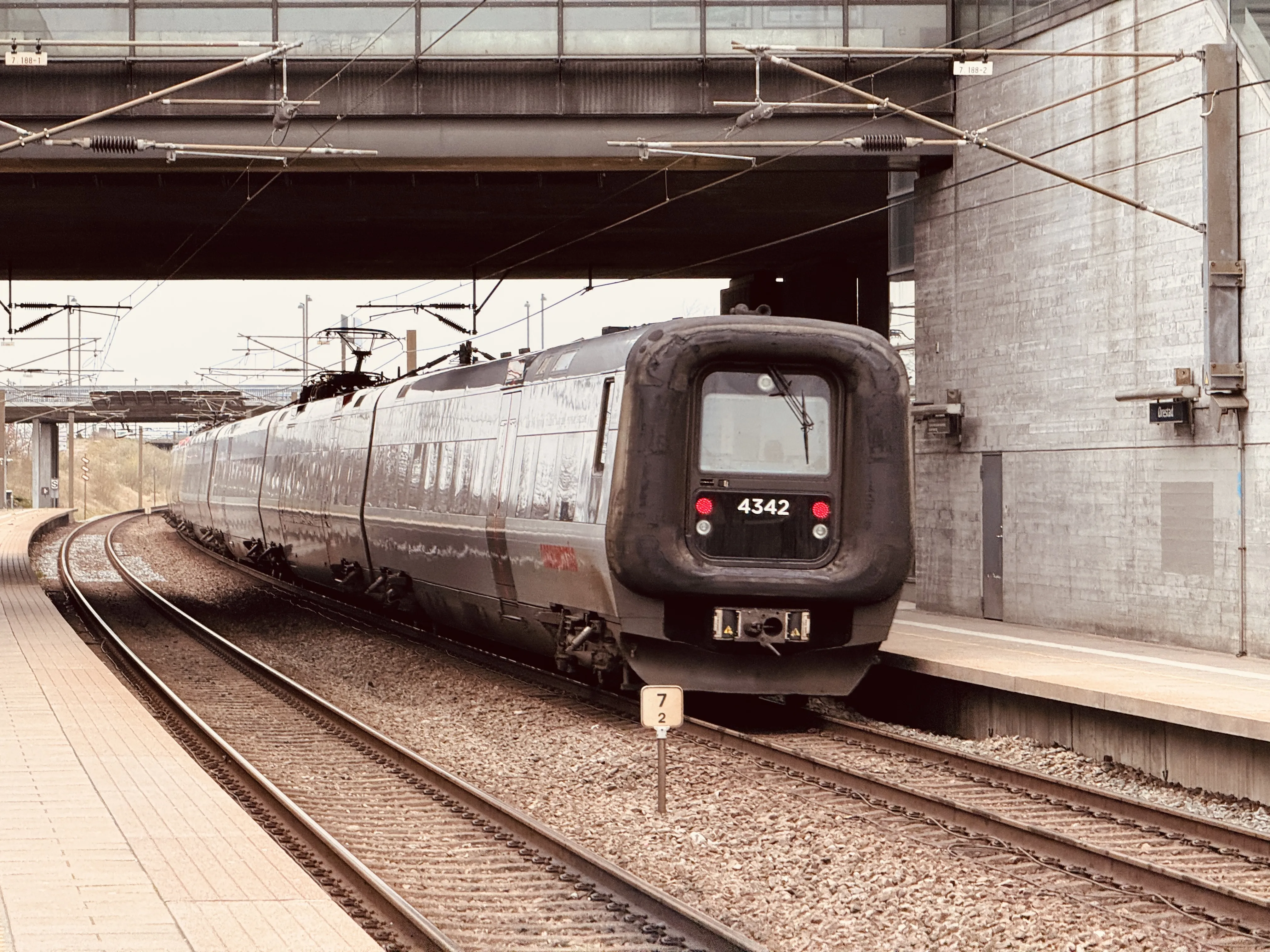 Billede af DSB ET 4342 fotograferet ud for Ørestad Trinbræt.