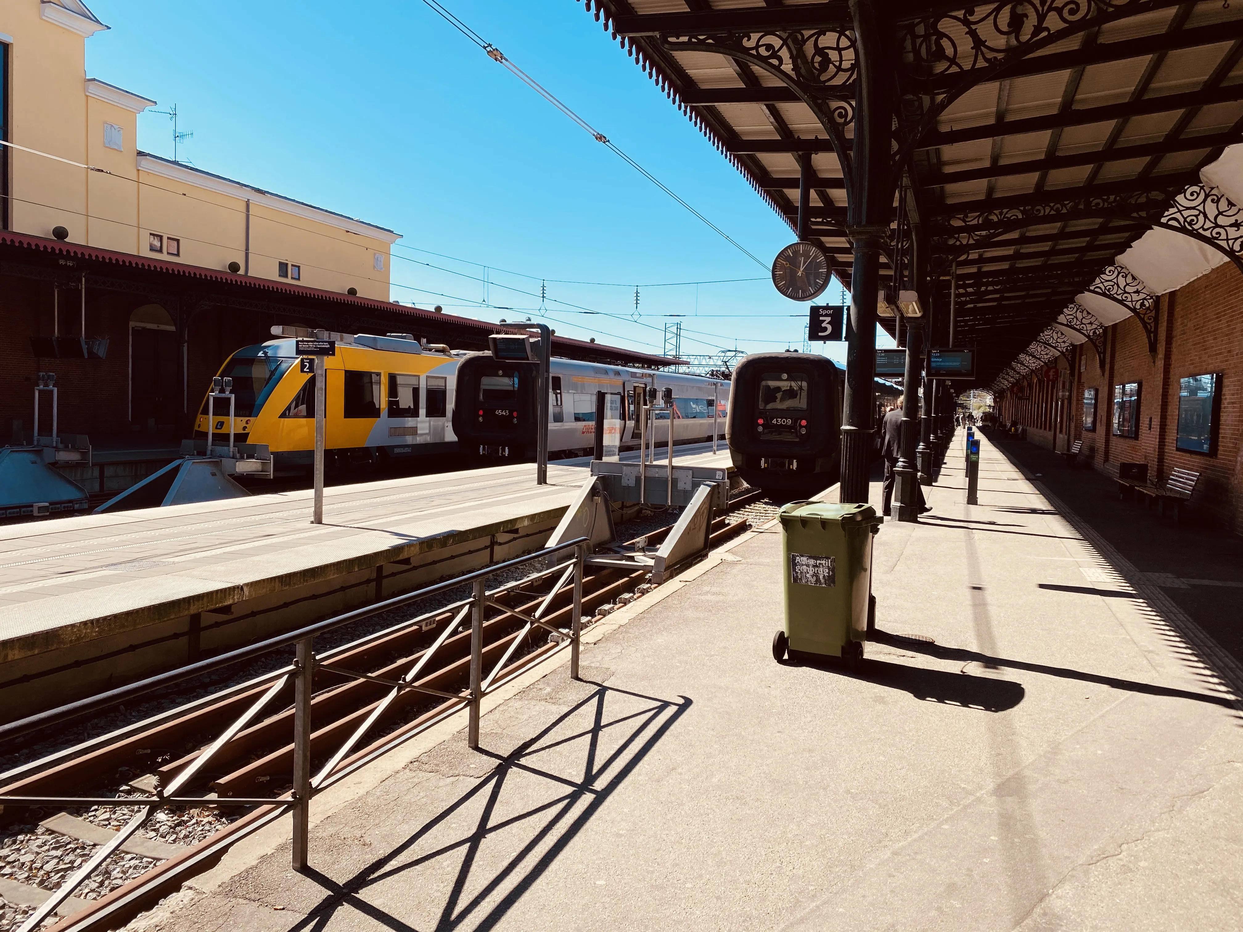 Billede af DSB ET 4343 fotograferet ud for Helsingør Banegård.