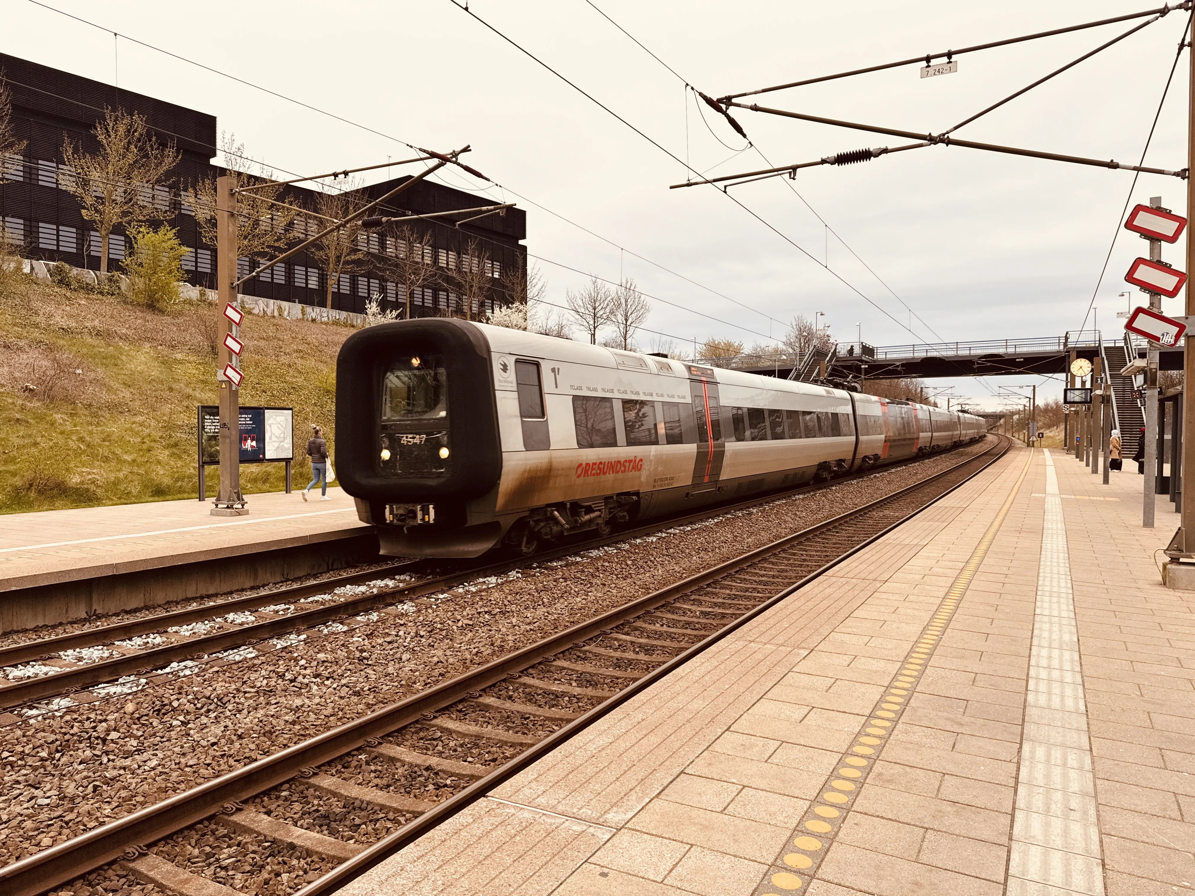 Billede af DSB ET 4347 fotograferet ud for Ørestad Trinbræt.