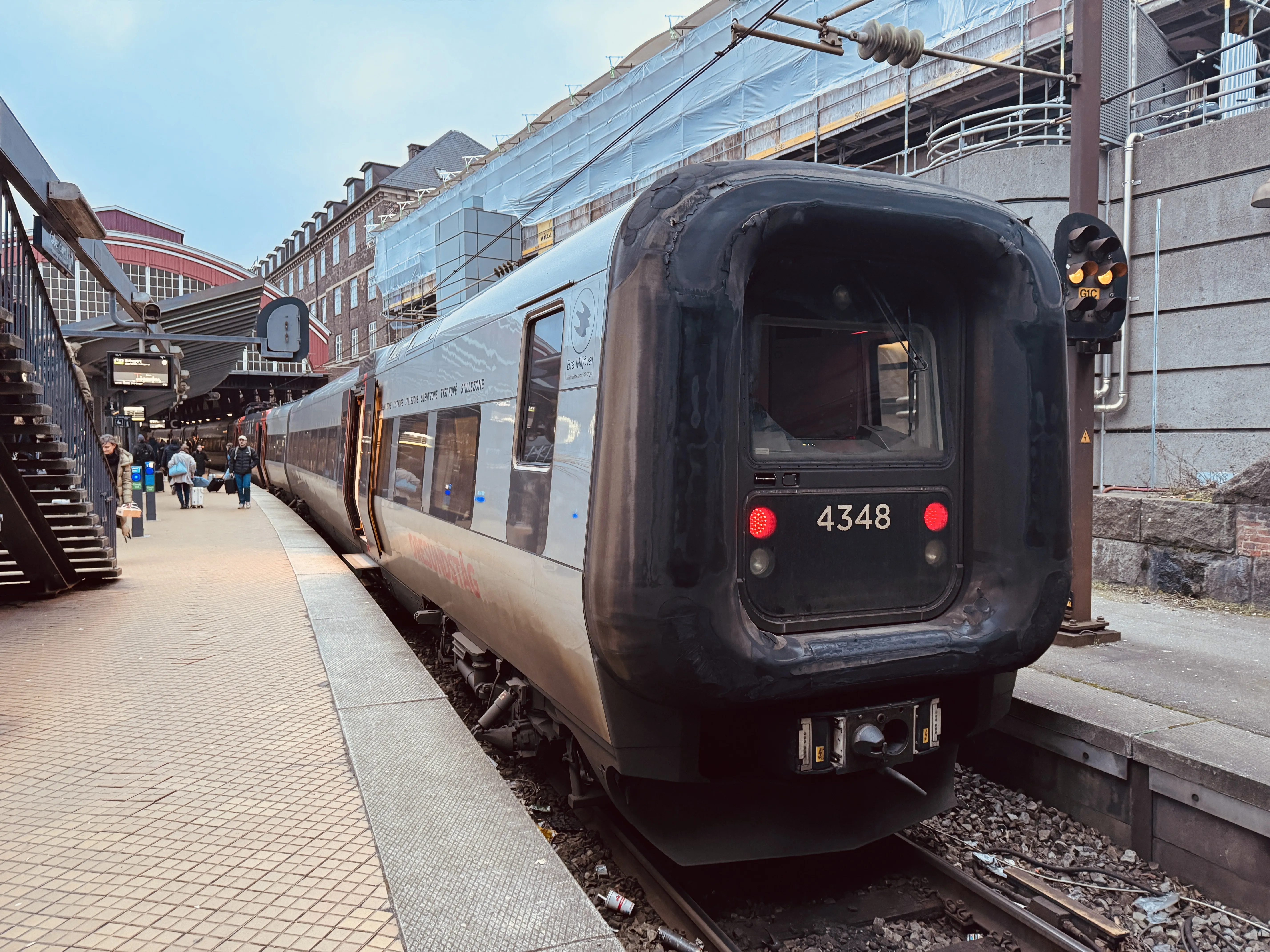 Billede af DSB ET 4348 fotograferet ud for København Hovedbanegård.