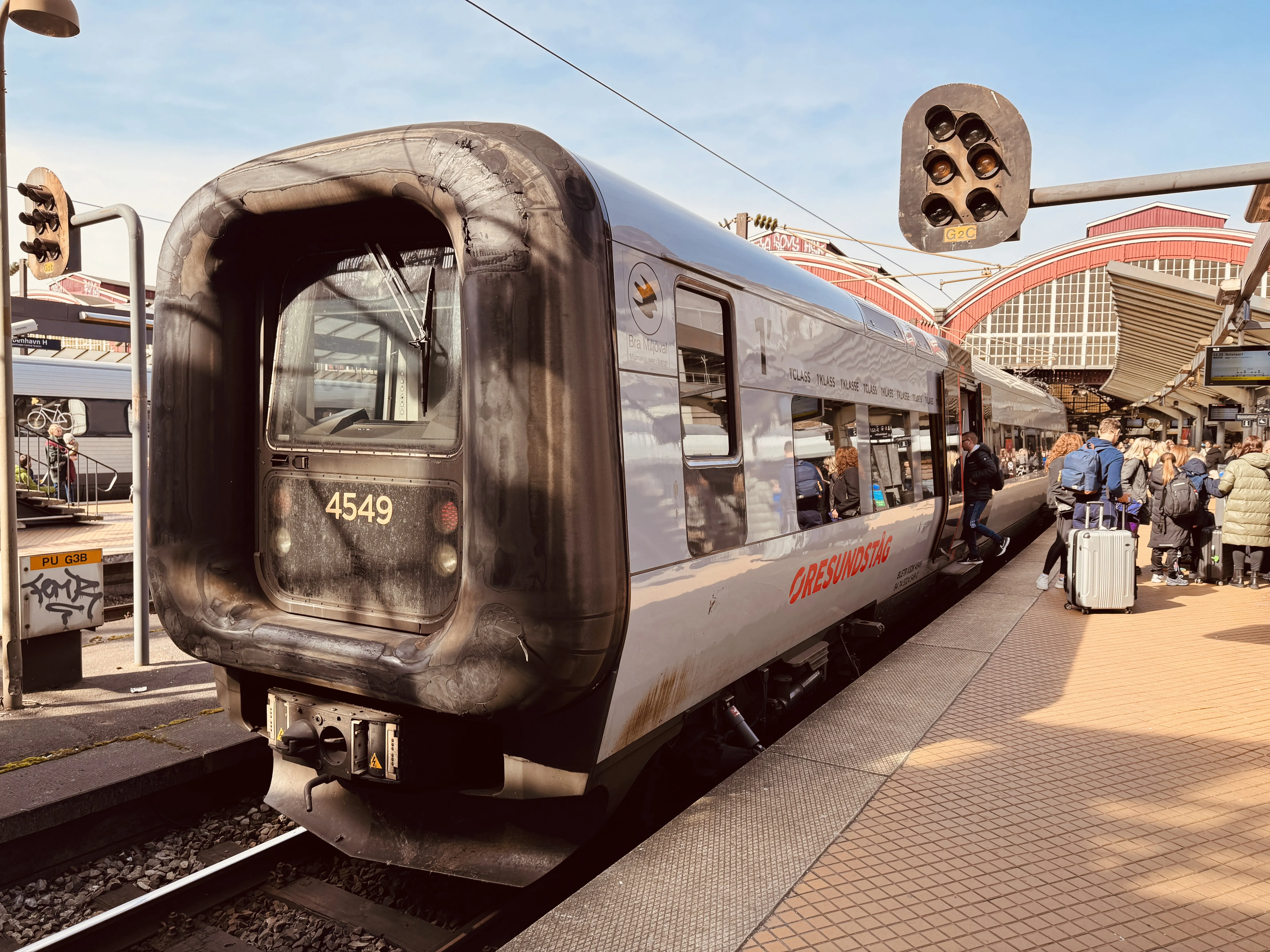 Billede af DSB ET 4349 fotograferet ud for København Hovedbanegård.