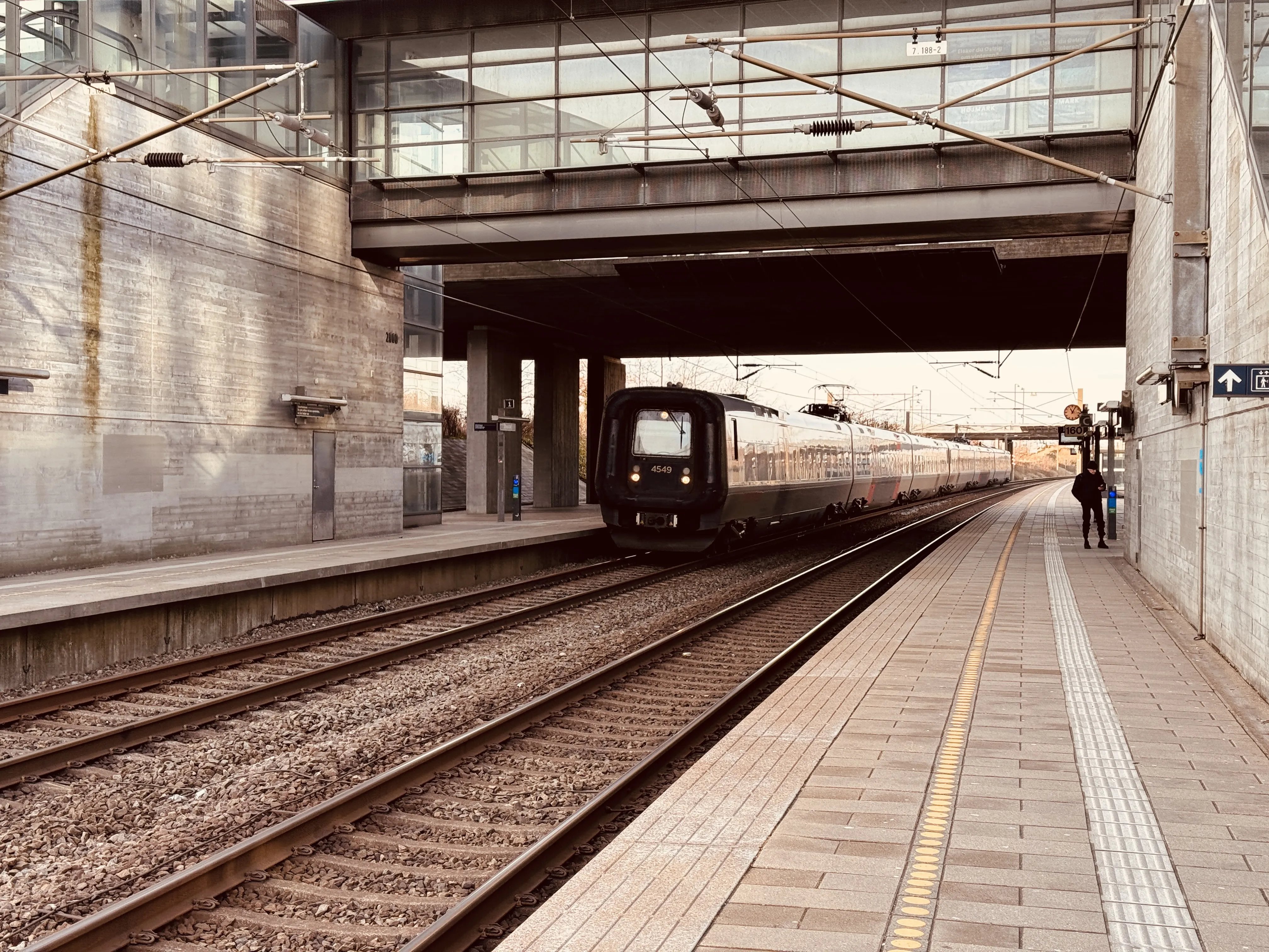 Billede af DSB ET 4349 fotograferet ud for Ørestad Trinbræt.