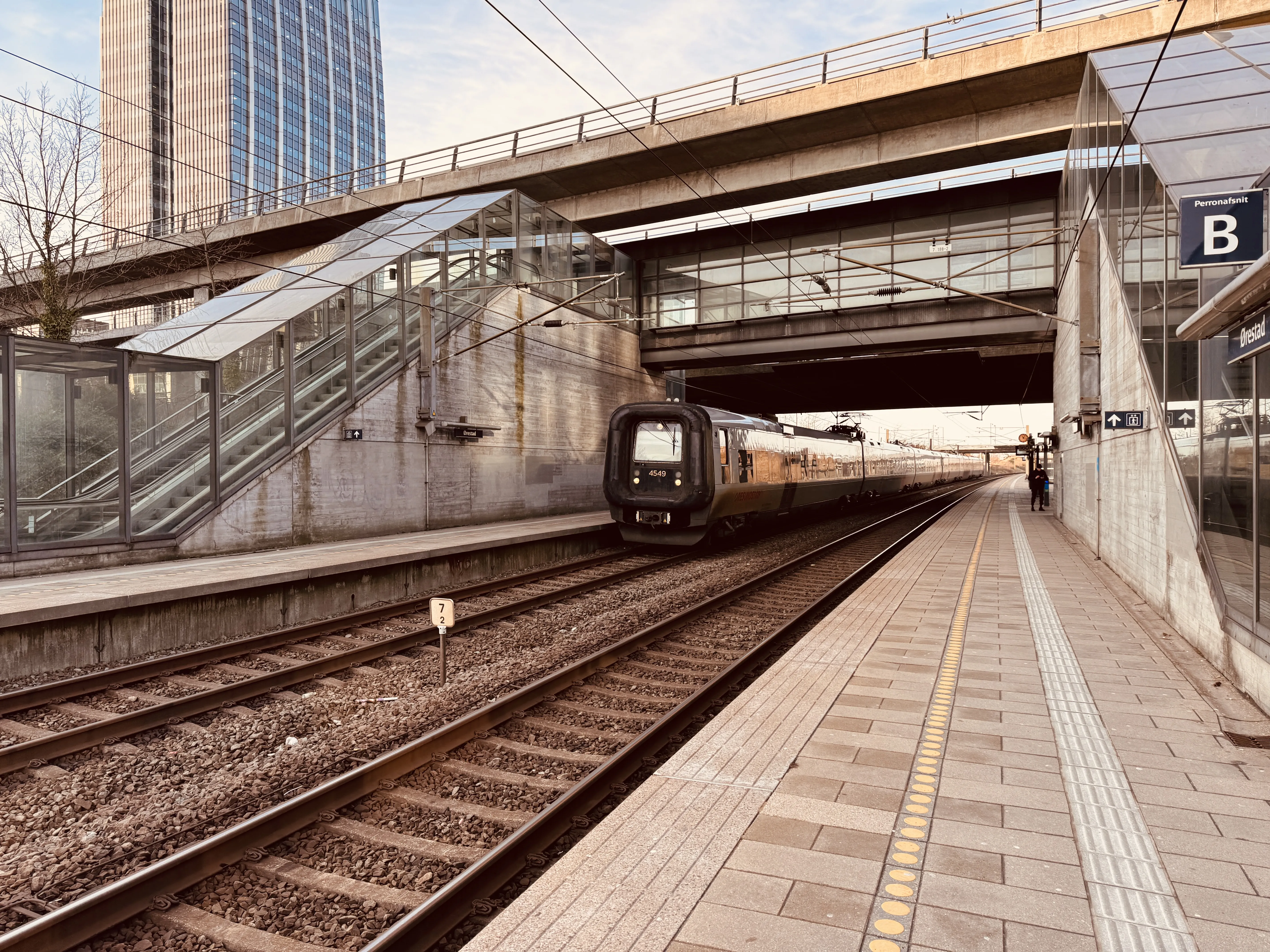 Billede af DSB ET 4349 fotograferet ud for Ørestad Trinbræt.