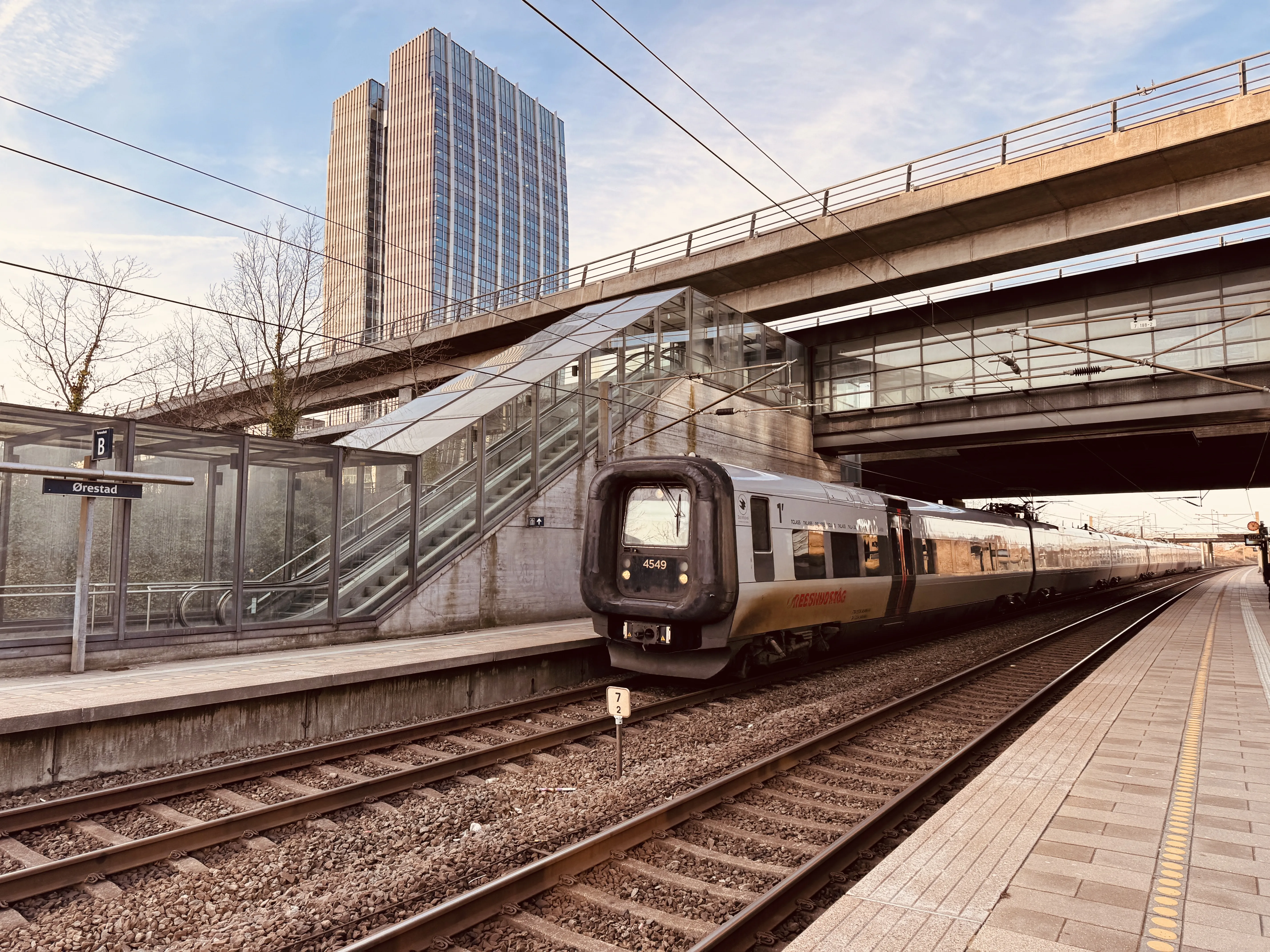 Billede af DSB ET 4349 fotograferet ud for Ørestad Trinbræt.