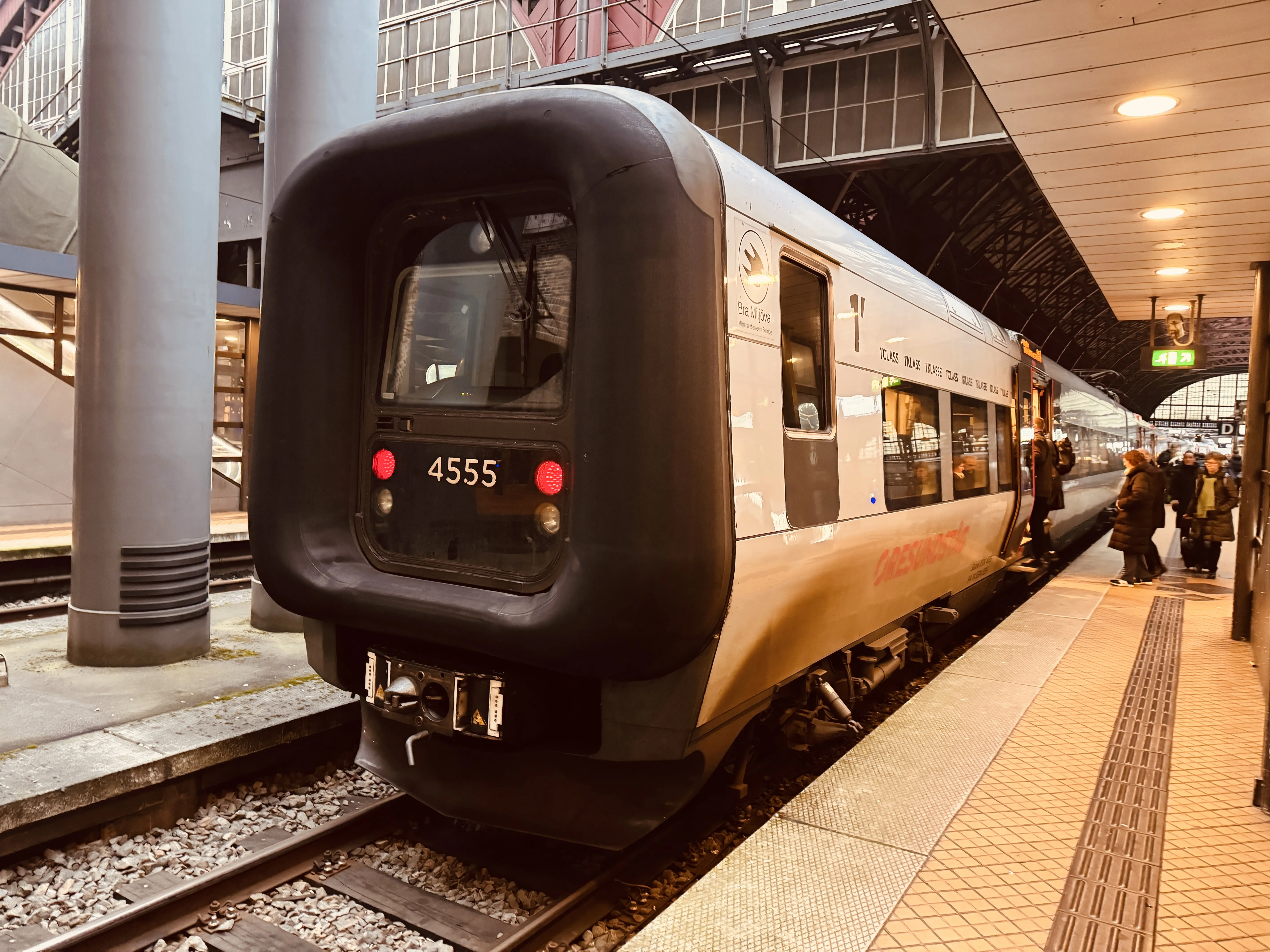 Billede af DSB ET 4355 fotograferet ud for København Hovedbanegård.