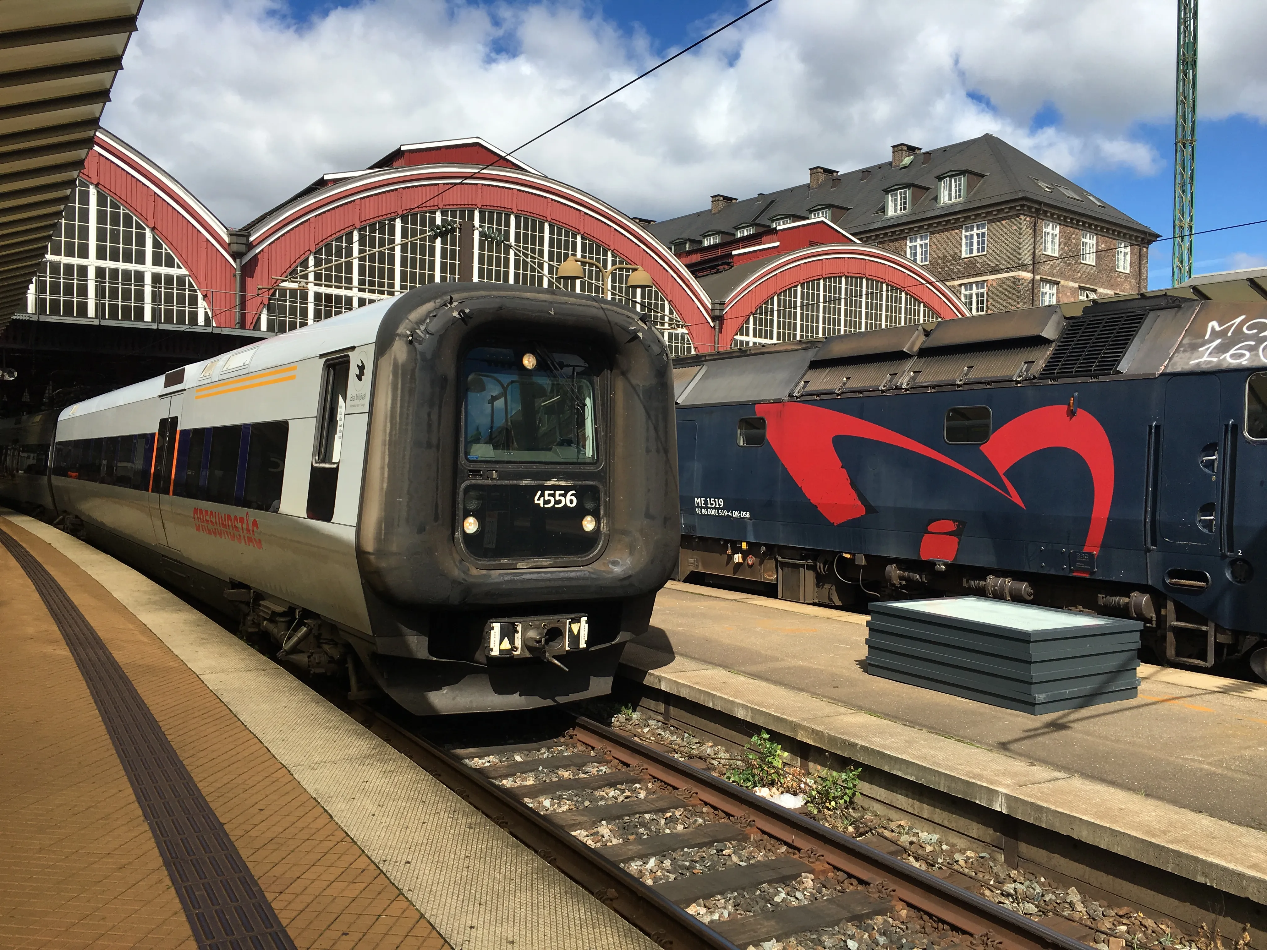 Billede af DSB ET 4356 fotograferet ud for København Hovedbanegård.