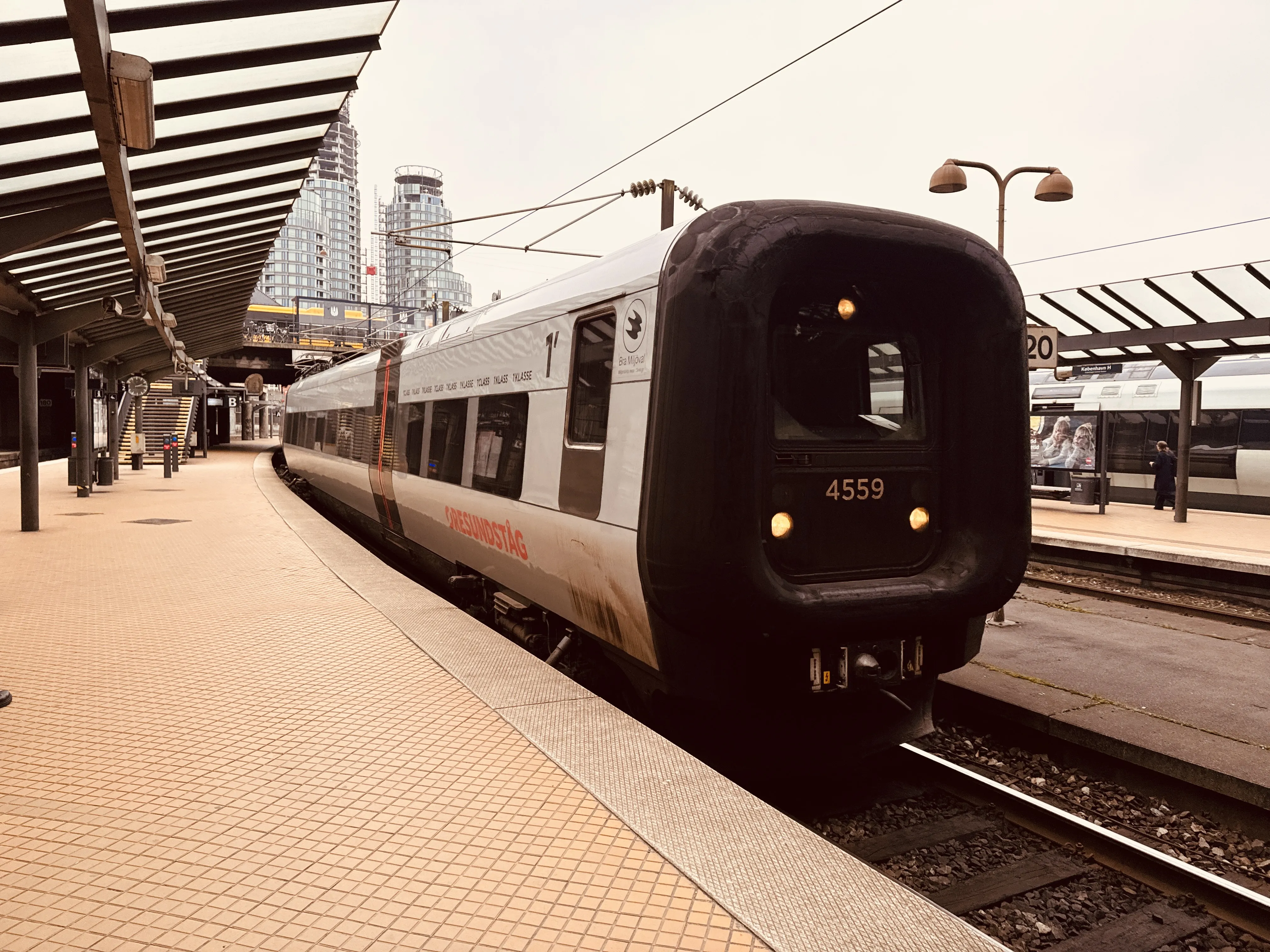 Billede af DSB ET 4359 fotograferet ud for København Hovedbanegård.