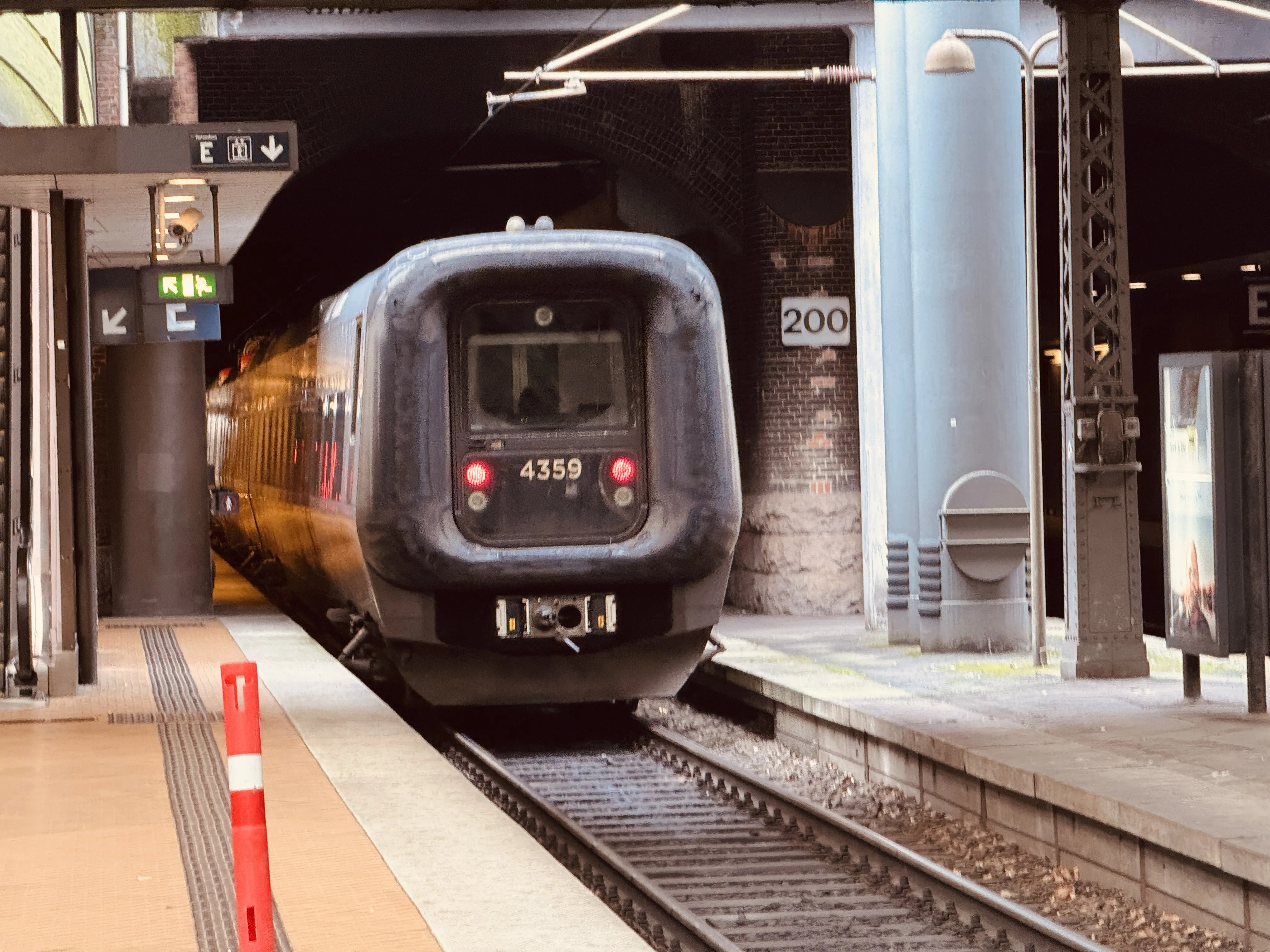 Billede af DSB ET 4359 fotograferet ud for København Hovedbanegård.