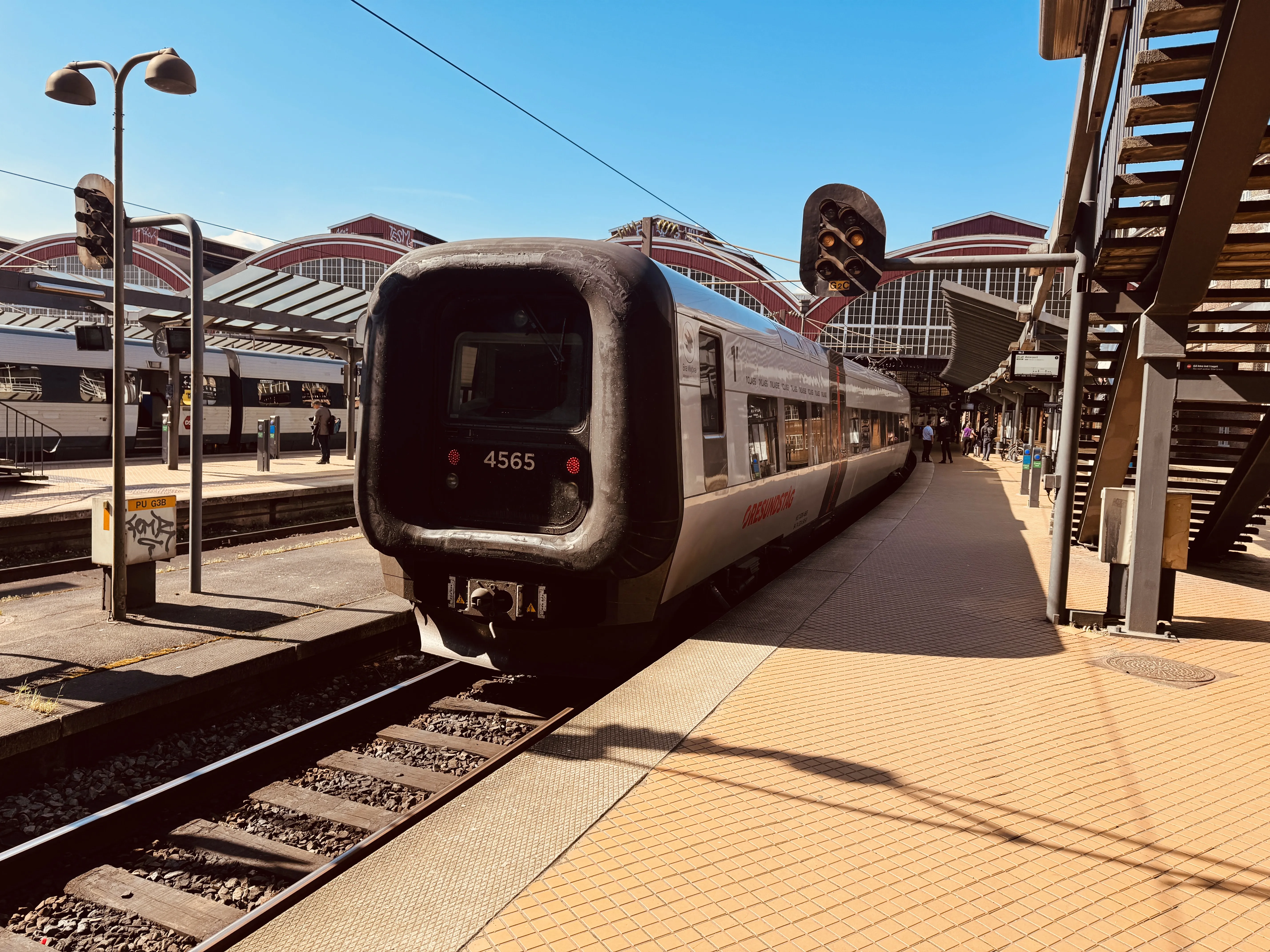 Billede af DSB ET 4365 fotograferet ud for København Hovedbanegård.