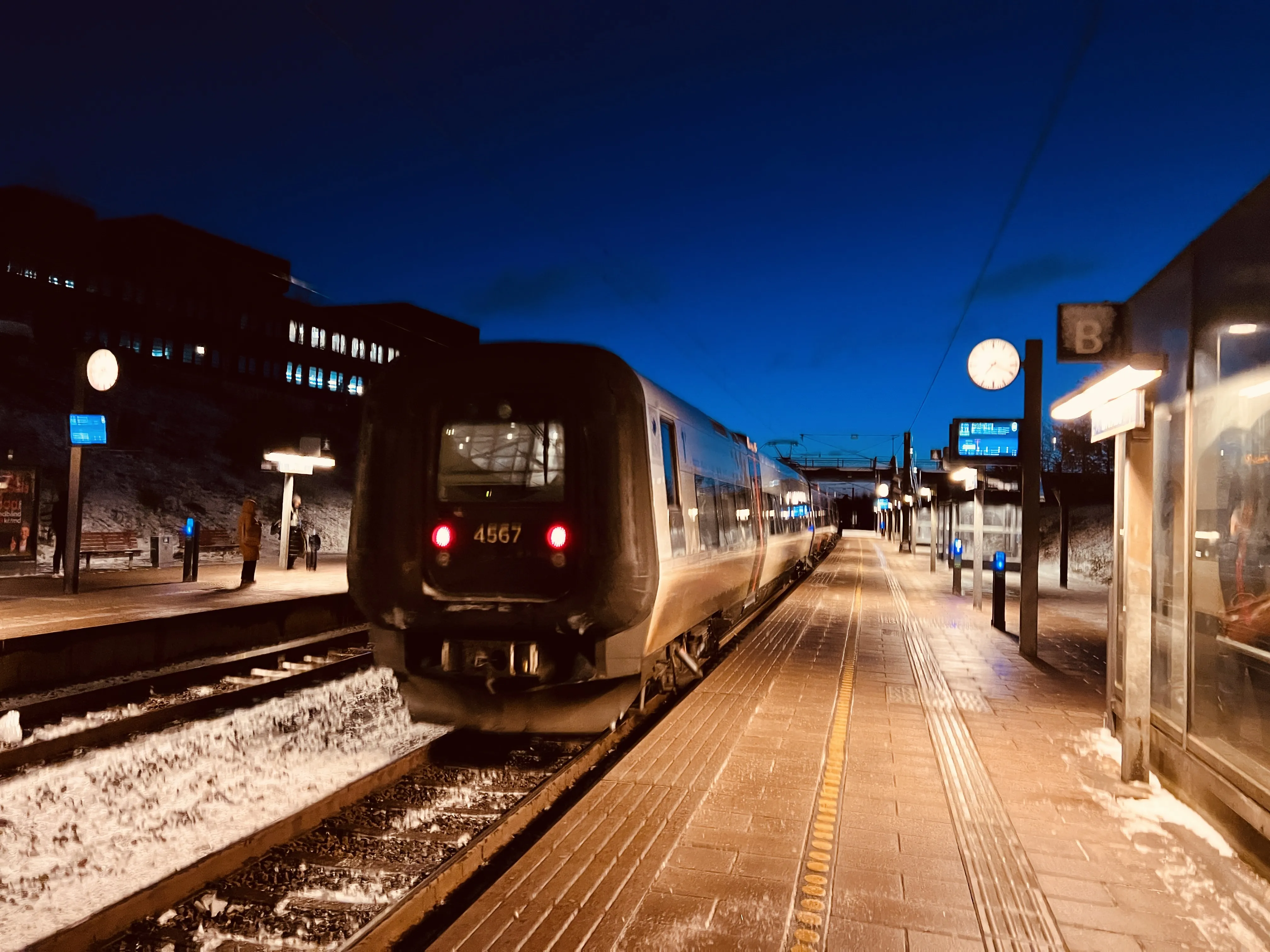 Billede af DSB ET 4367 fotograferet ud for Ørestad Trinbræt.