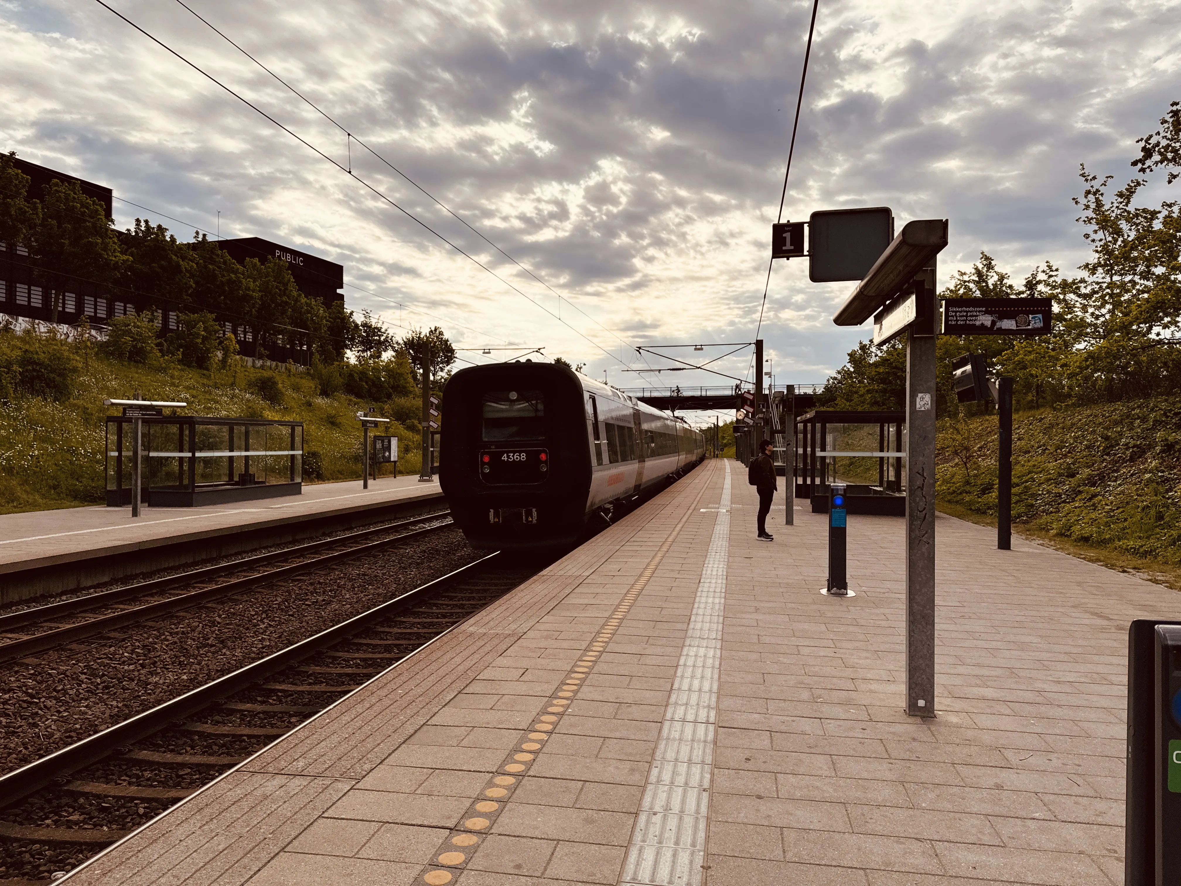 Billede af DSB ET 4368 fotograferet ud for Ørestad Trinbræt.