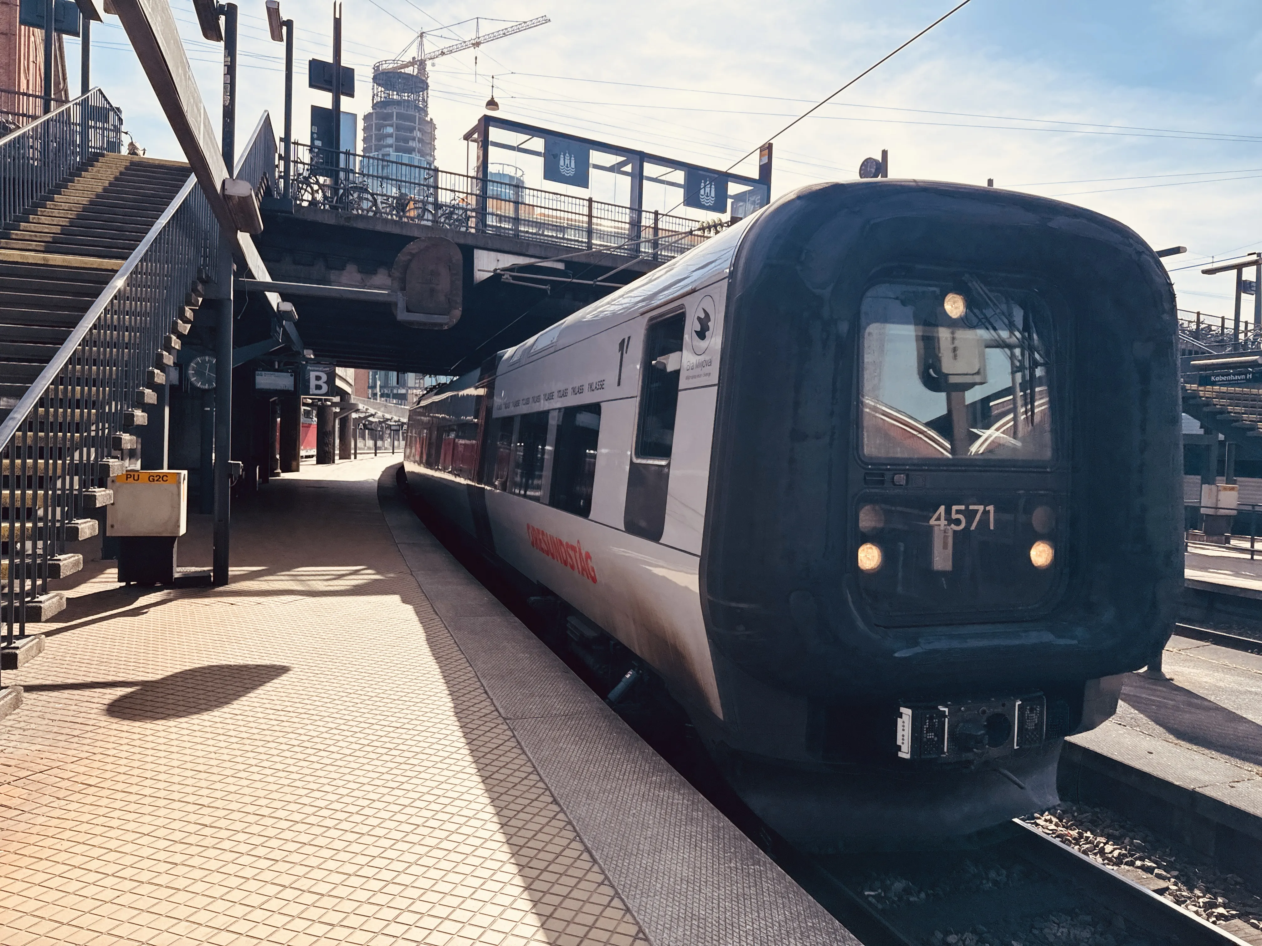 Billede af DSB ET 4371 fotograferet ud for København Hovedbanegård.